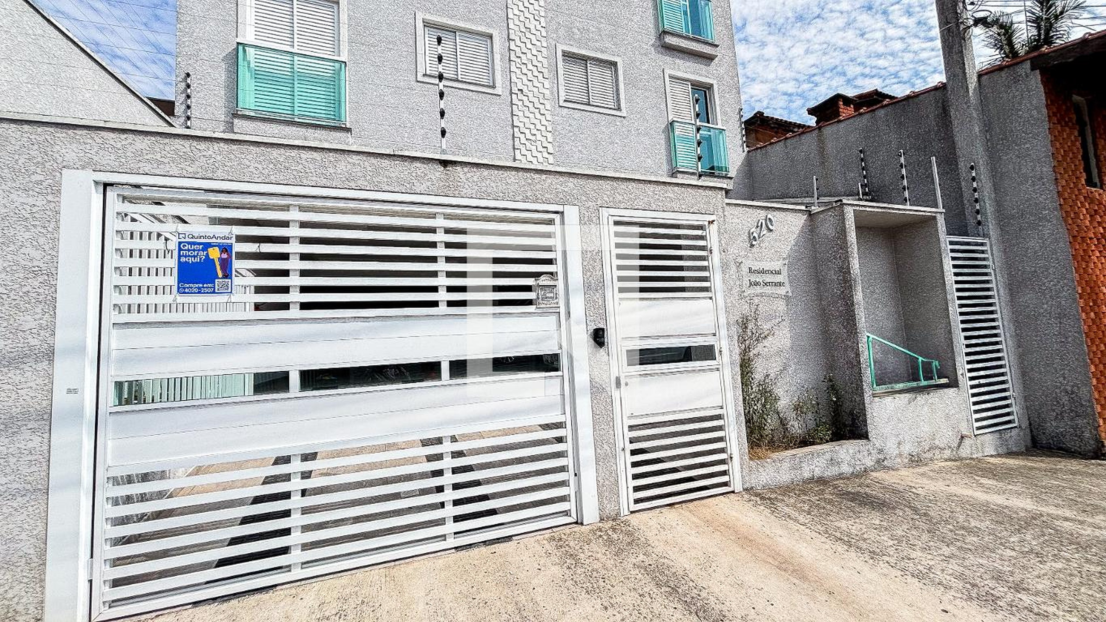 Fachada Condomínio em Rua Rio Pardo, 520
