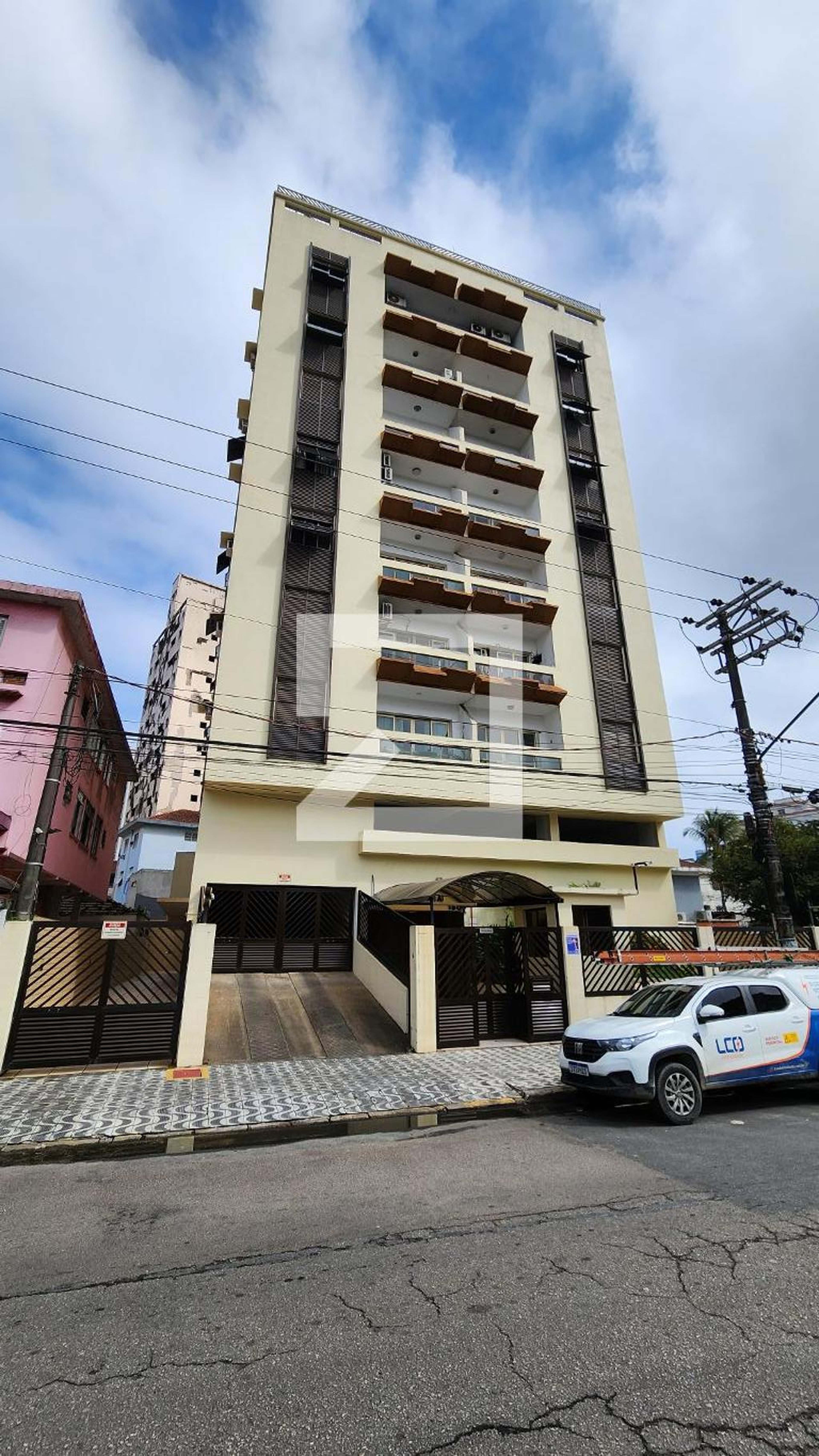 Fachada Condomínio em Rua Jurubatuba, 160