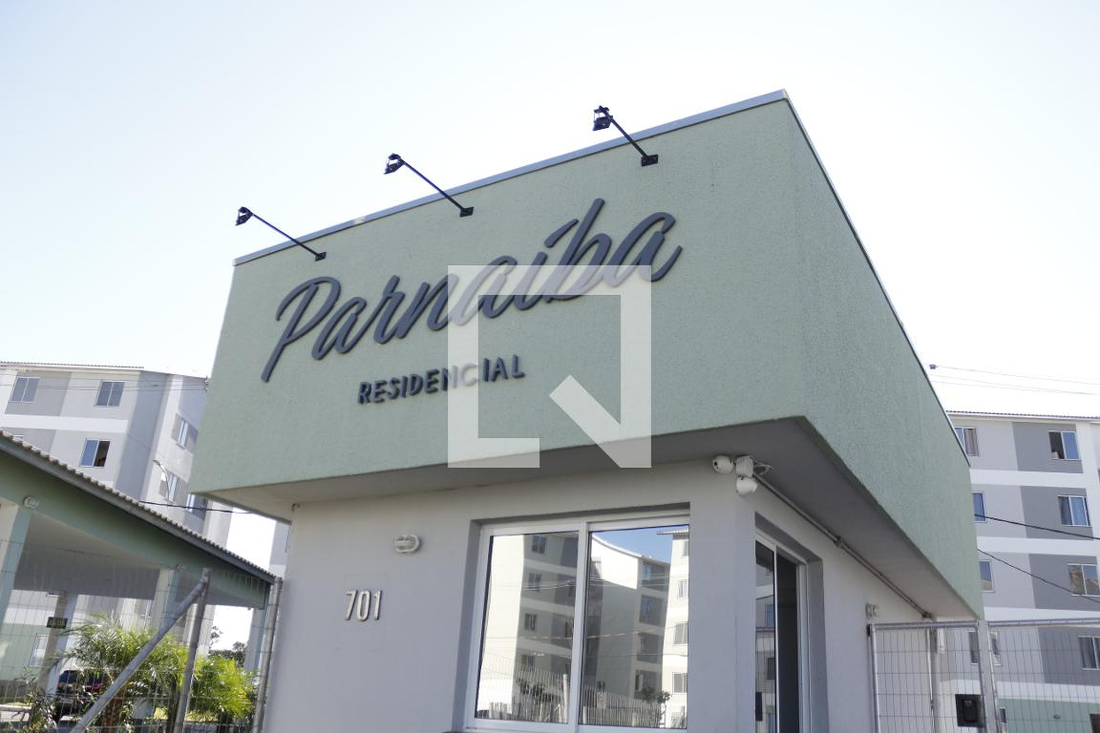 Fachada do condomínio Condomínio em Rua Quatro Mil Duzentos e Quarenta e Oito, 701