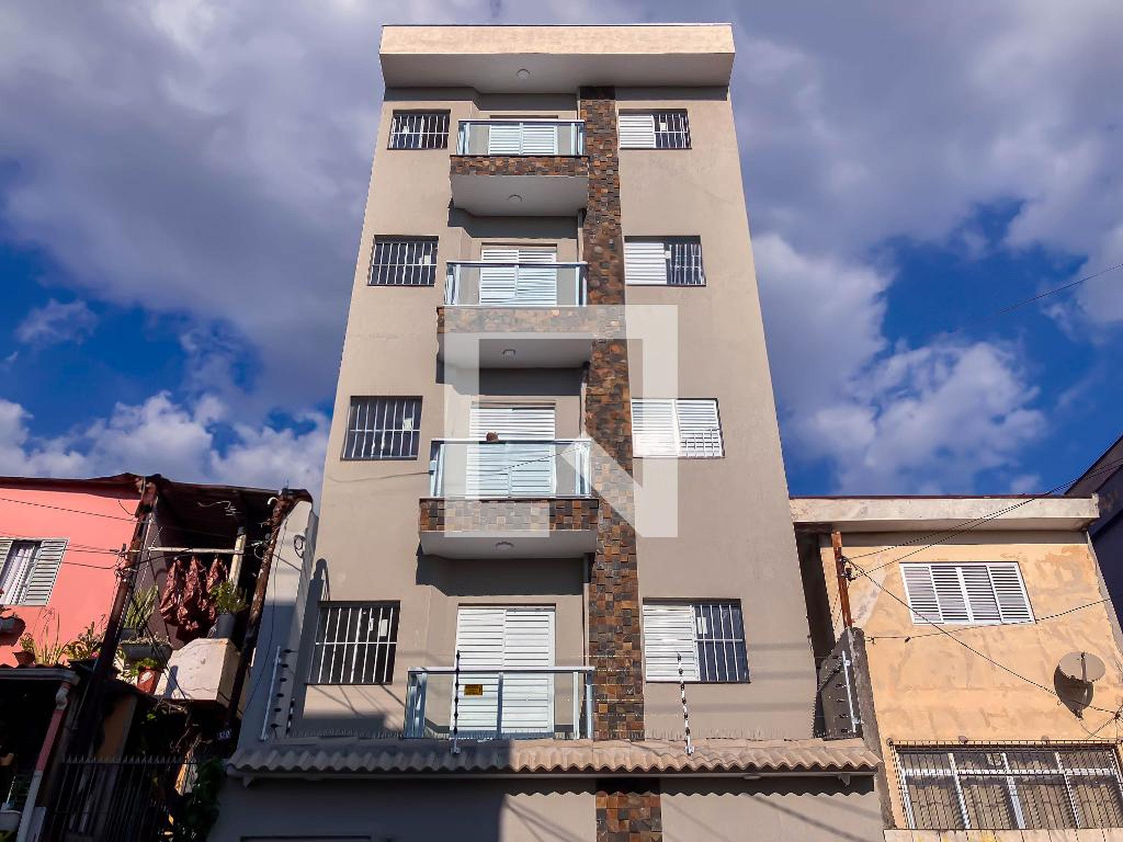 Fachada Condomínio em Rua Monte Cardoso, 316