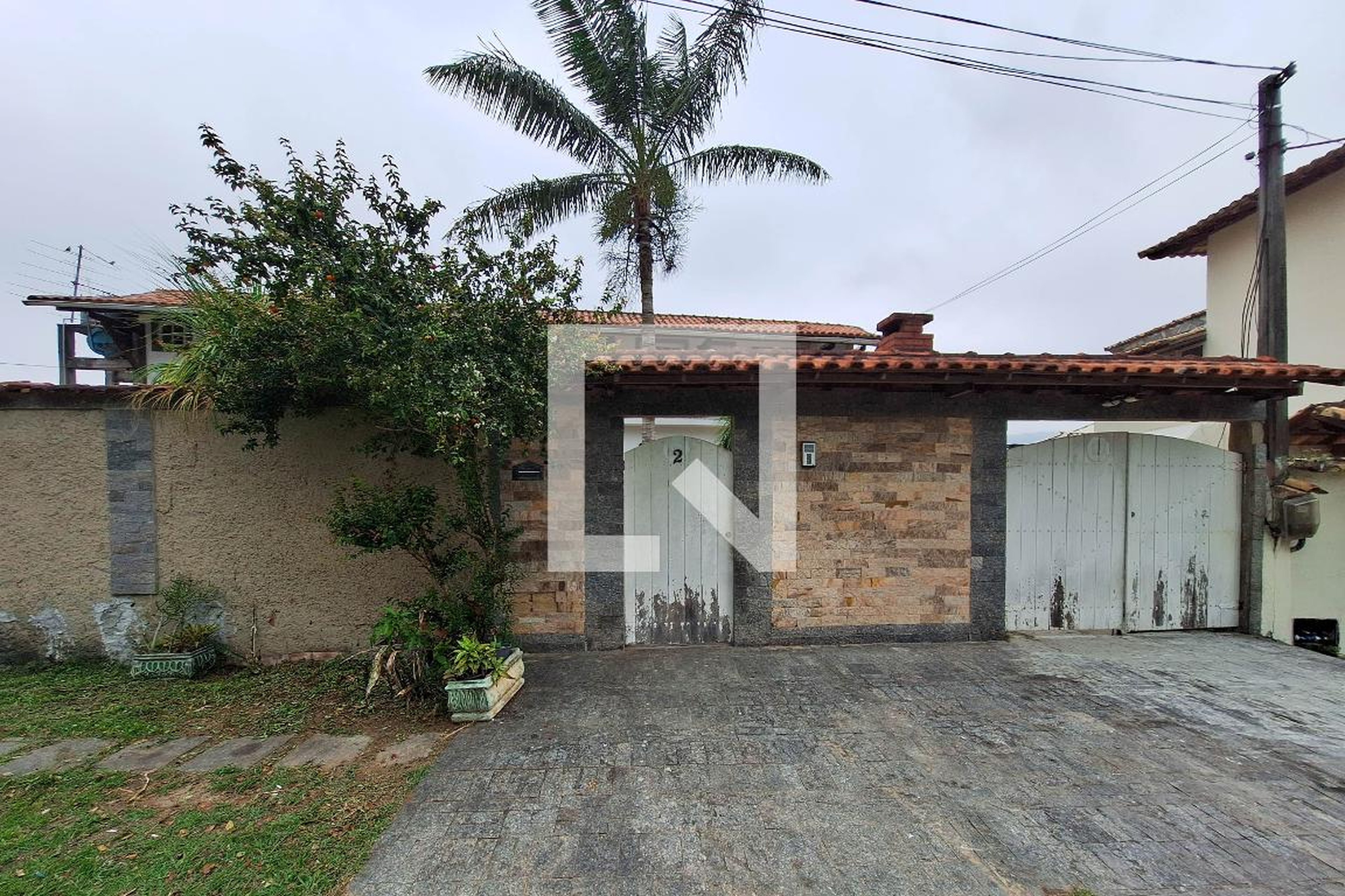 Fachada Condomínio em Rua Astor da Costa Menezes, 208