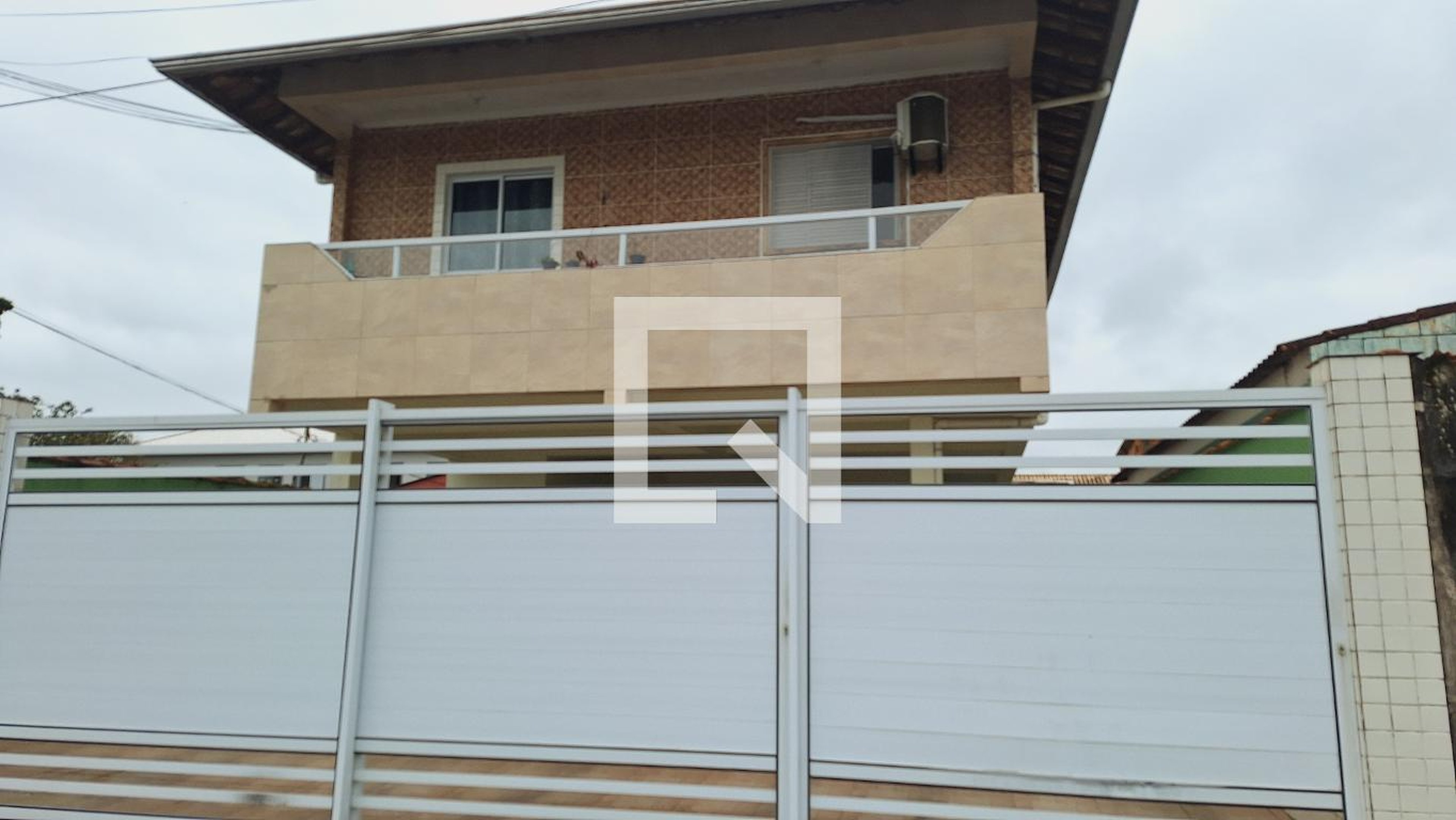 Fachada Condomínio em Rua Henrique Oswaldo, 148