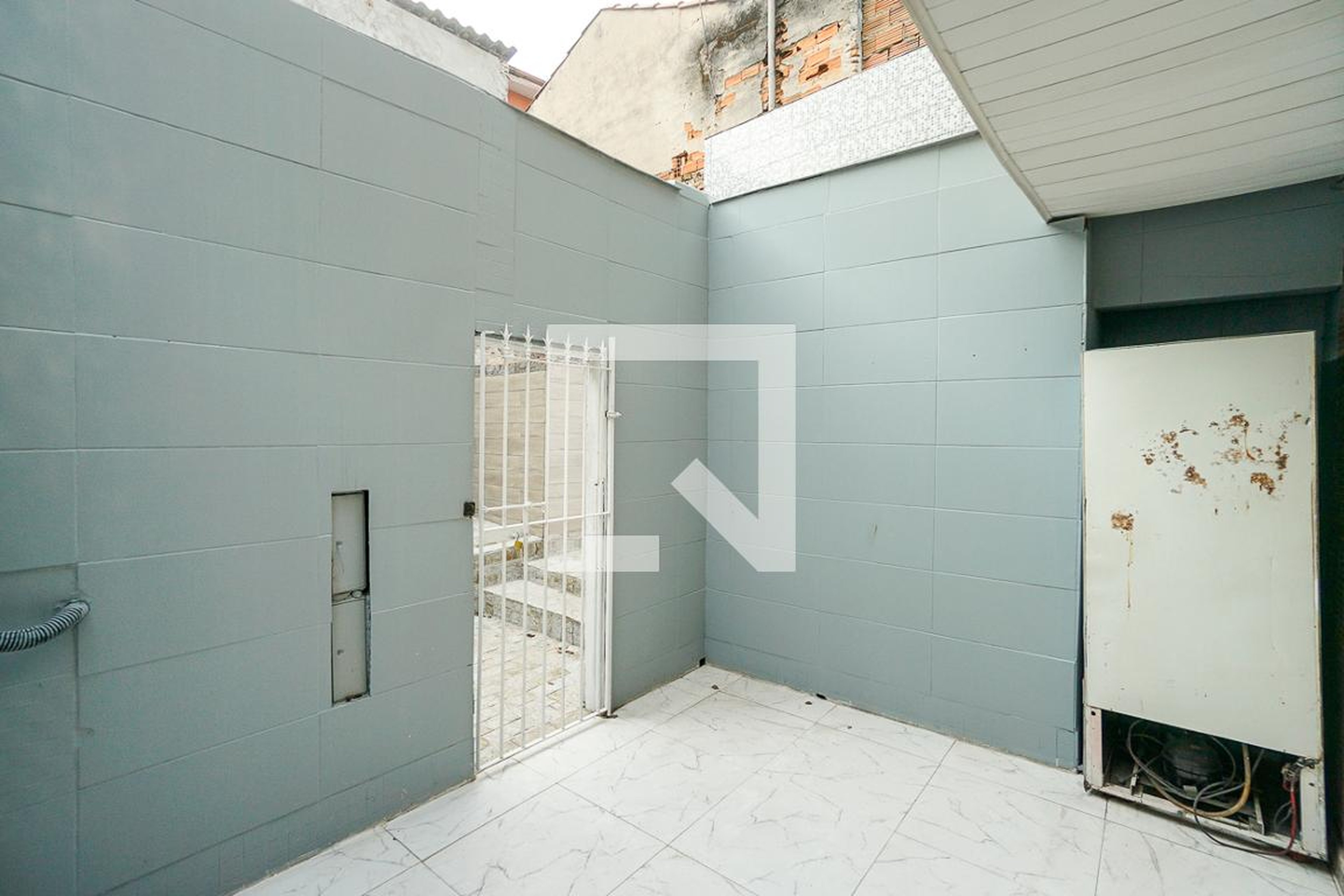 Entrada Condomínio em Rua Ângelo Montecilli, 9