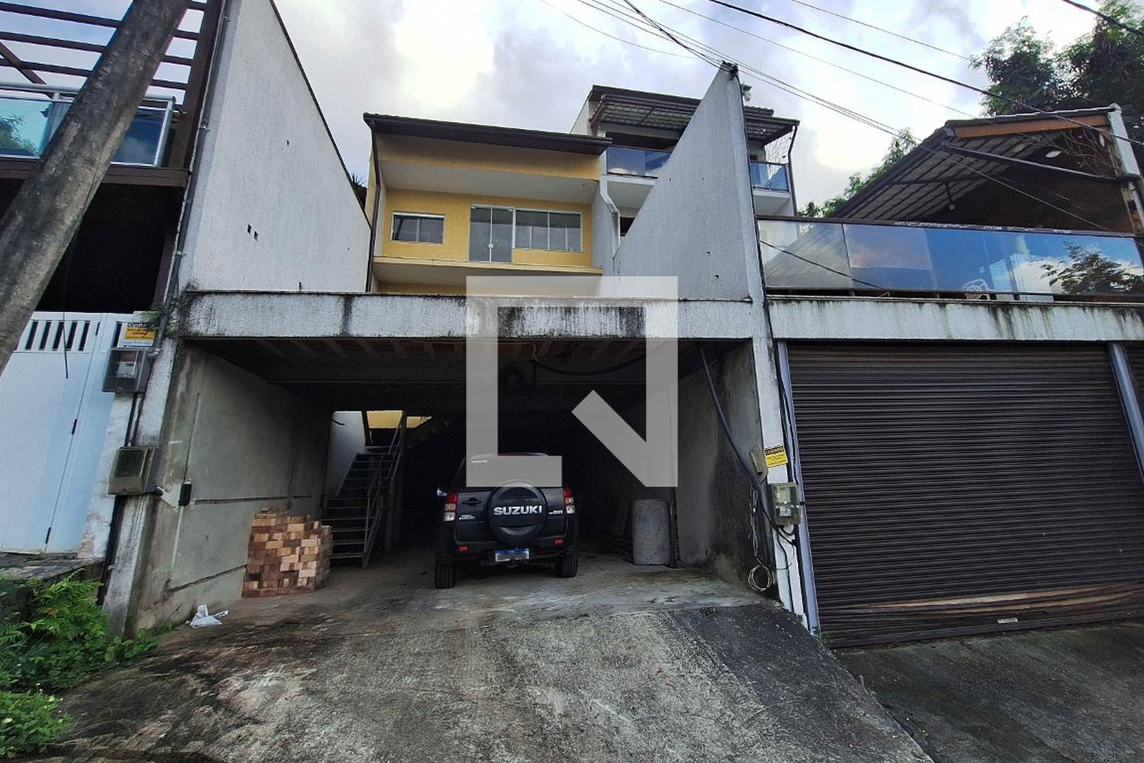 Fachada Condomínio em Rua Maria Celeste Tostes Barros, 67