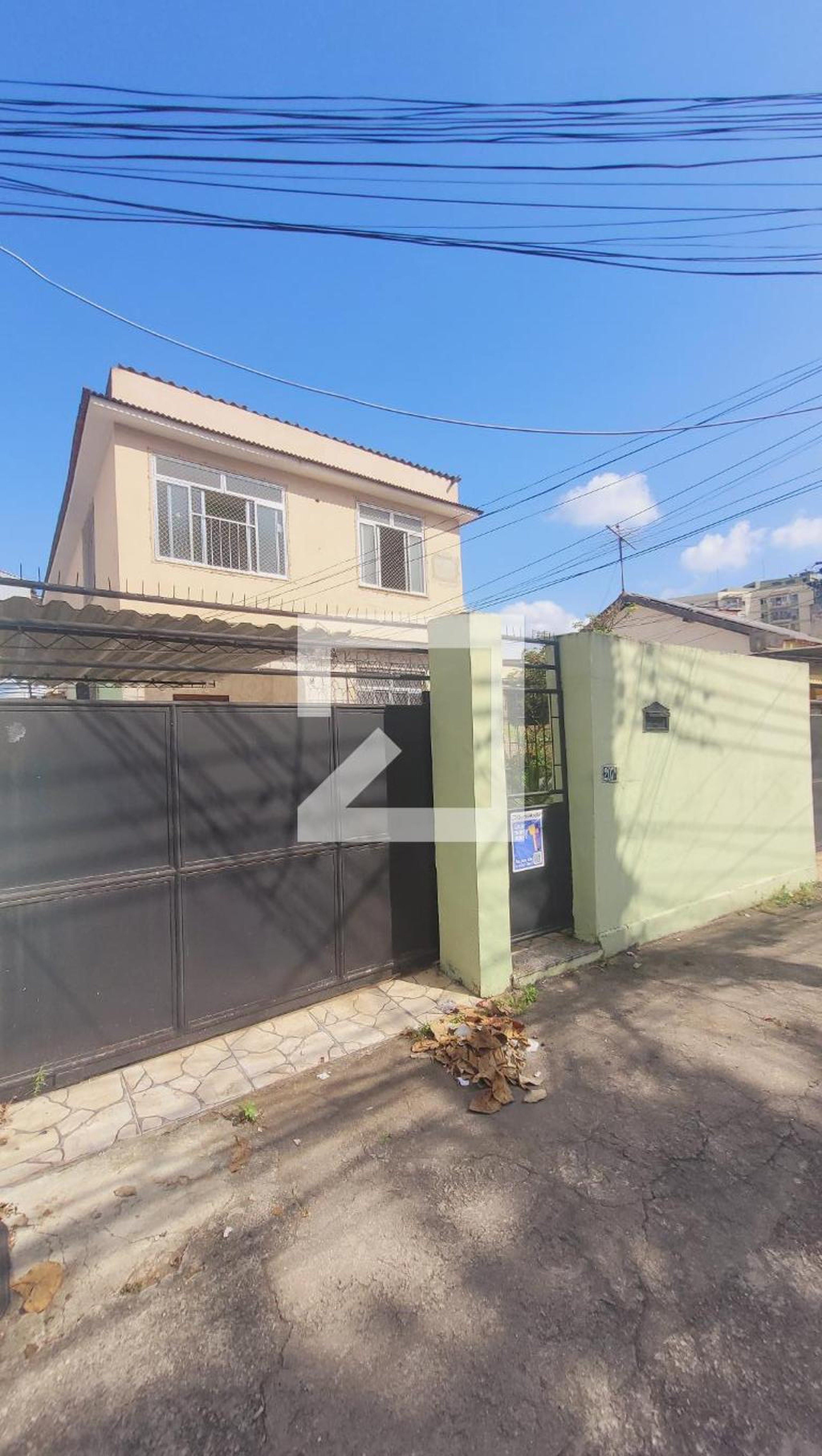 Fachada Condomínio em Rua Tomás Lopes, 207