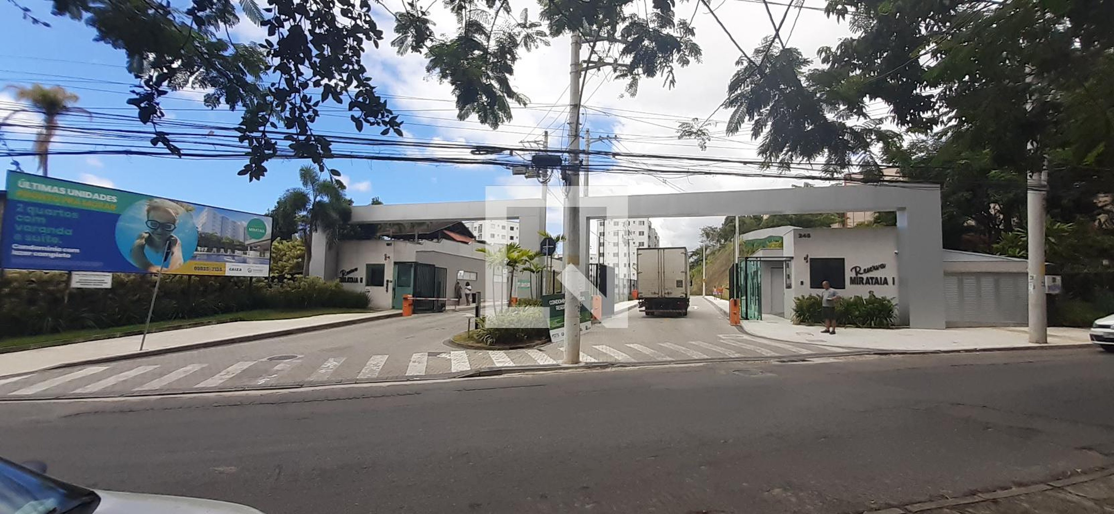 Fachada Condomínio em Rua Mirataia, 190