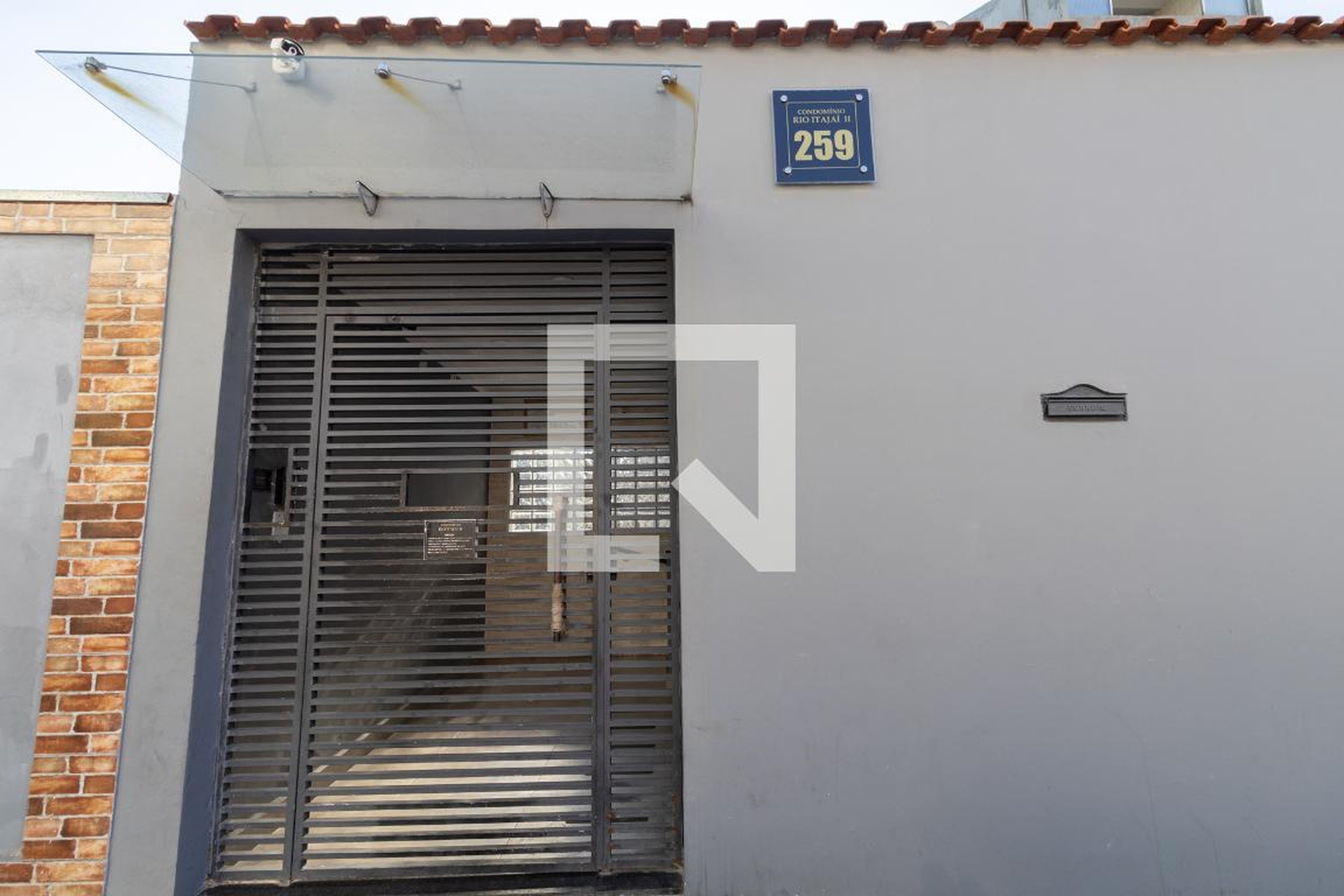 Fachada Condomínio em Rua Dominique Serres, 259