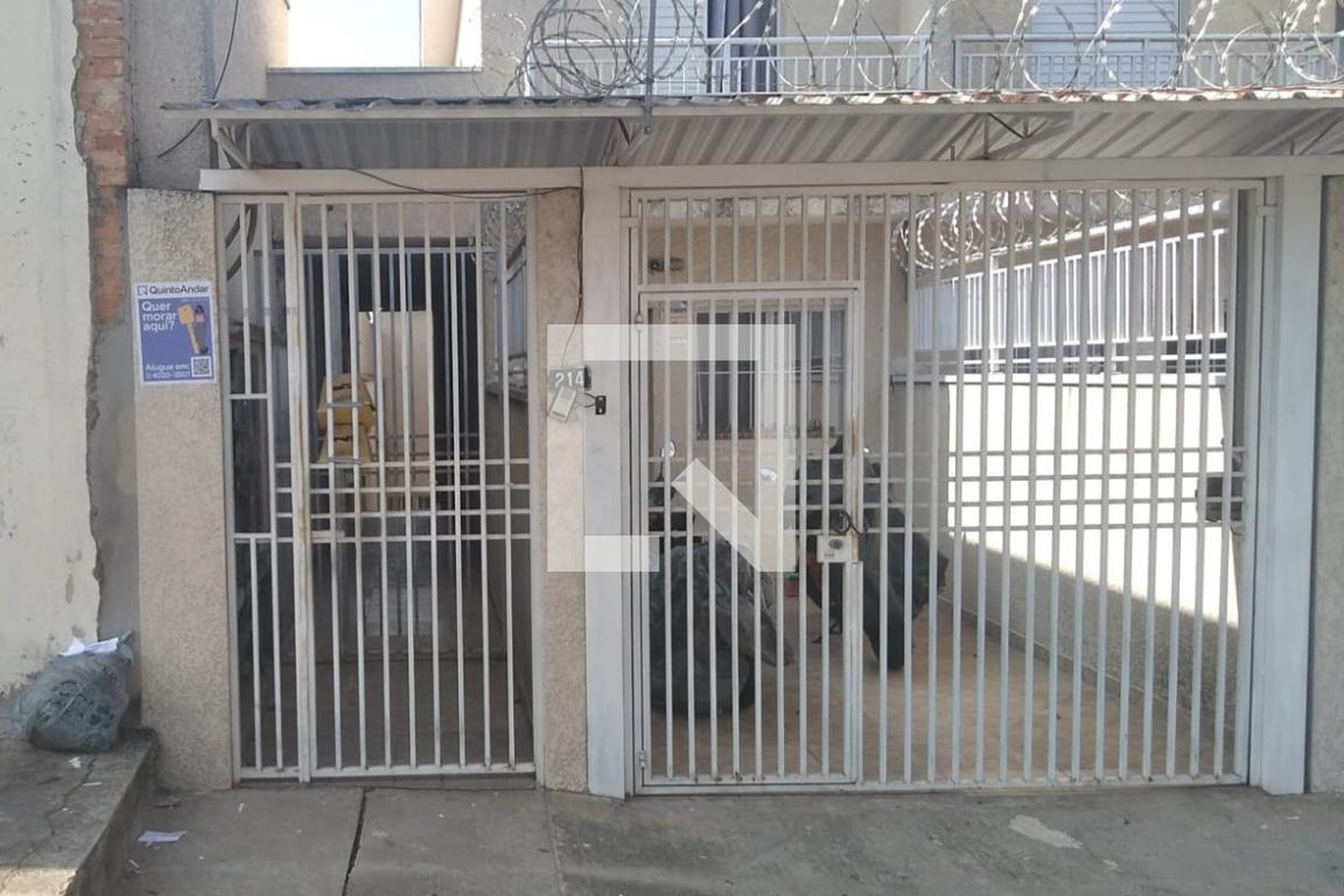 Fachada Condomínio em Rua Professor Castro Pereira, 214