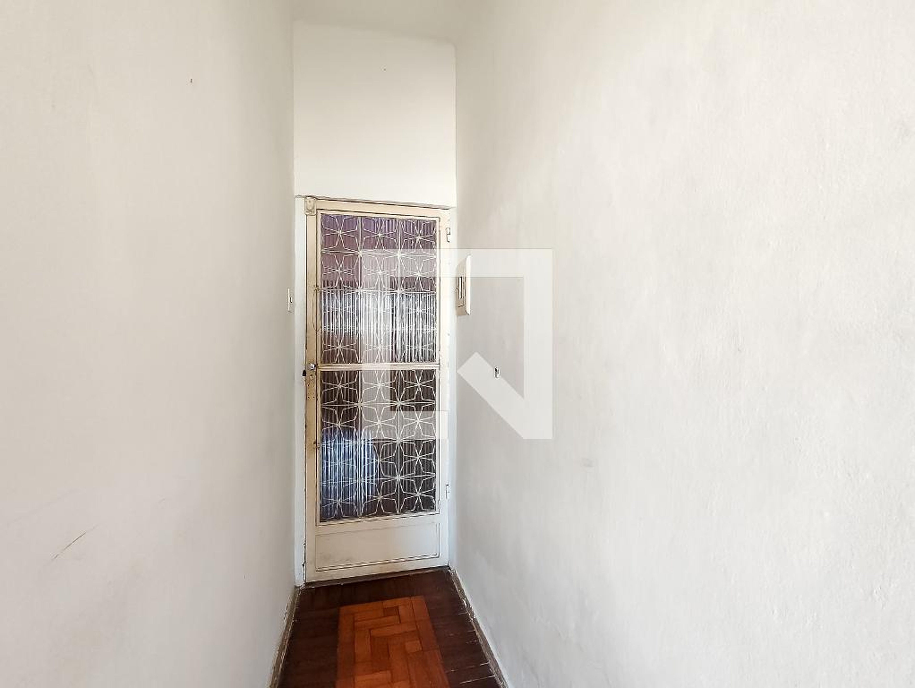 Entrada Condomínio em Rua Laura de Araújo, 153