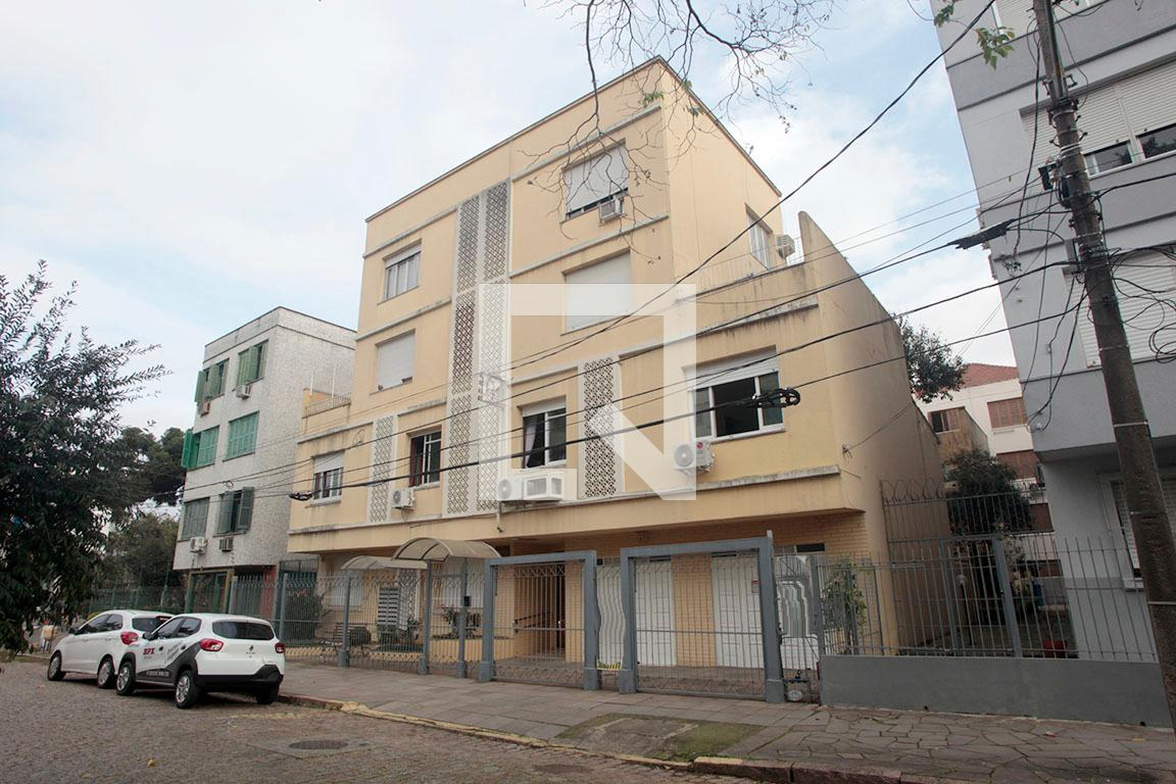 Fachada Condomínio em Rua Vieira de Castro, 481