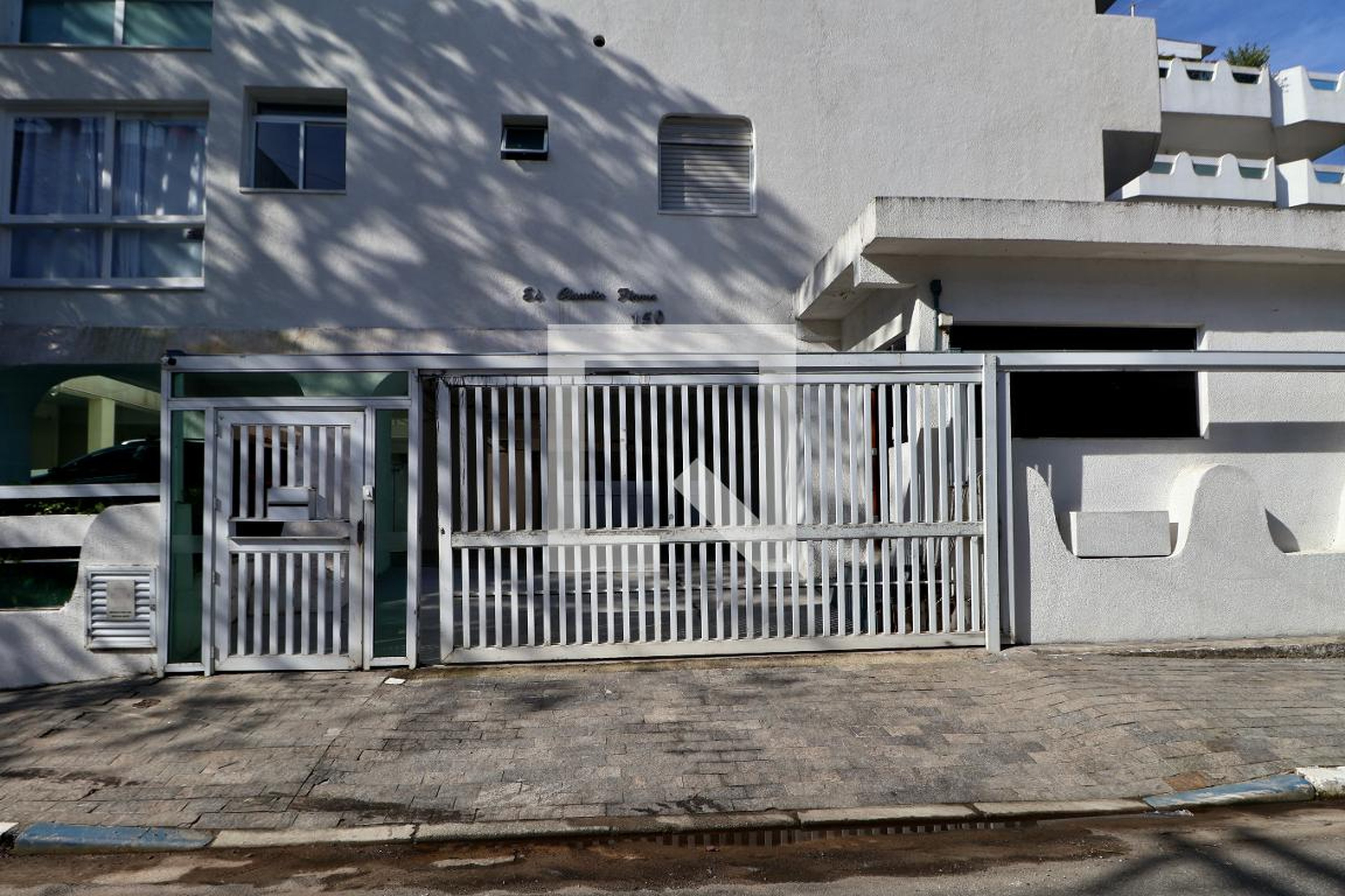 Fachada Condomínio em Rua Benedito Pinto de Abreu, 150