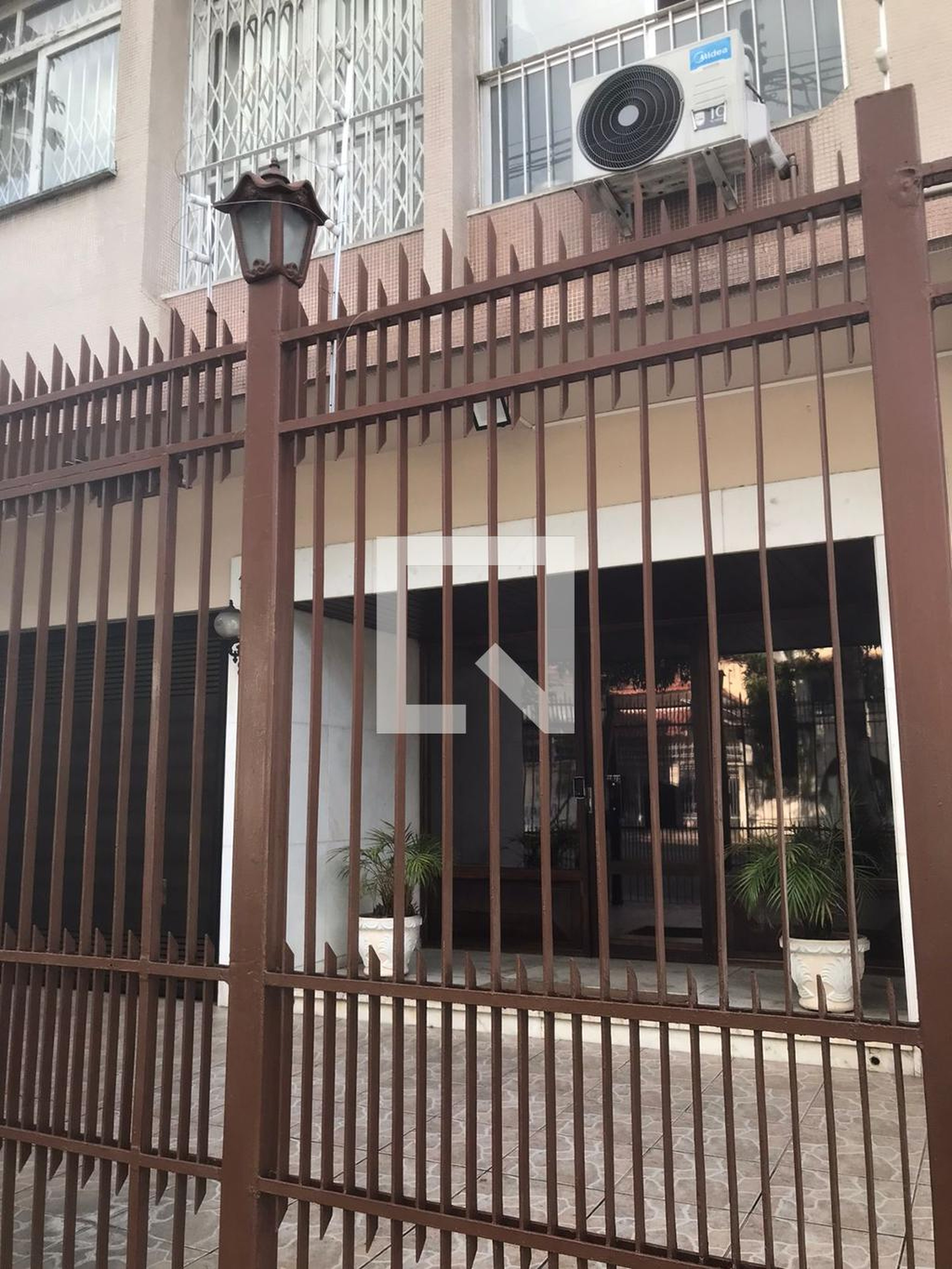 Fachada do Prédio Condomínio em Rua Borda do Mato, 172