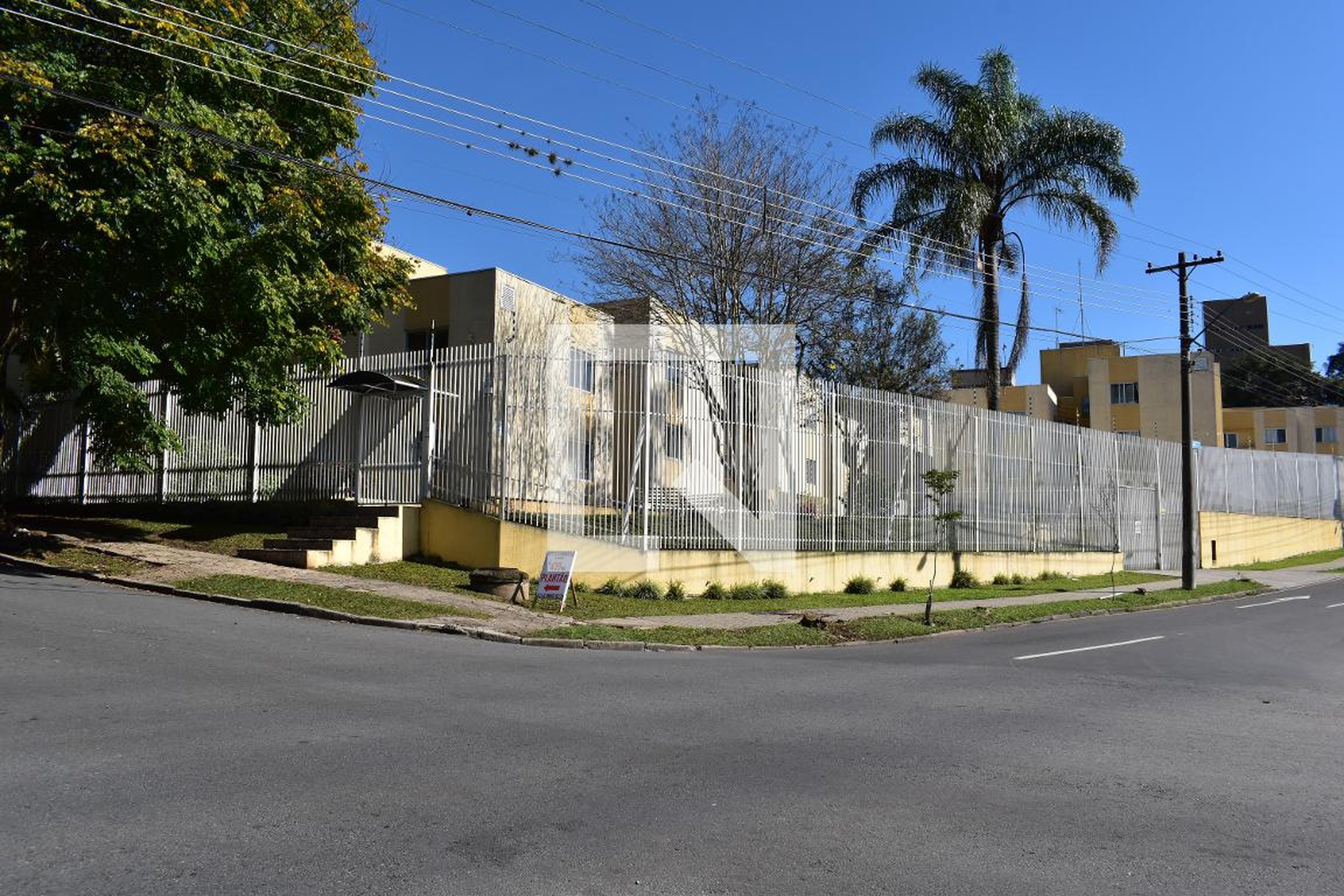 Fachada do condomínio Condomínio Conjunto Residêncial Frau Leo