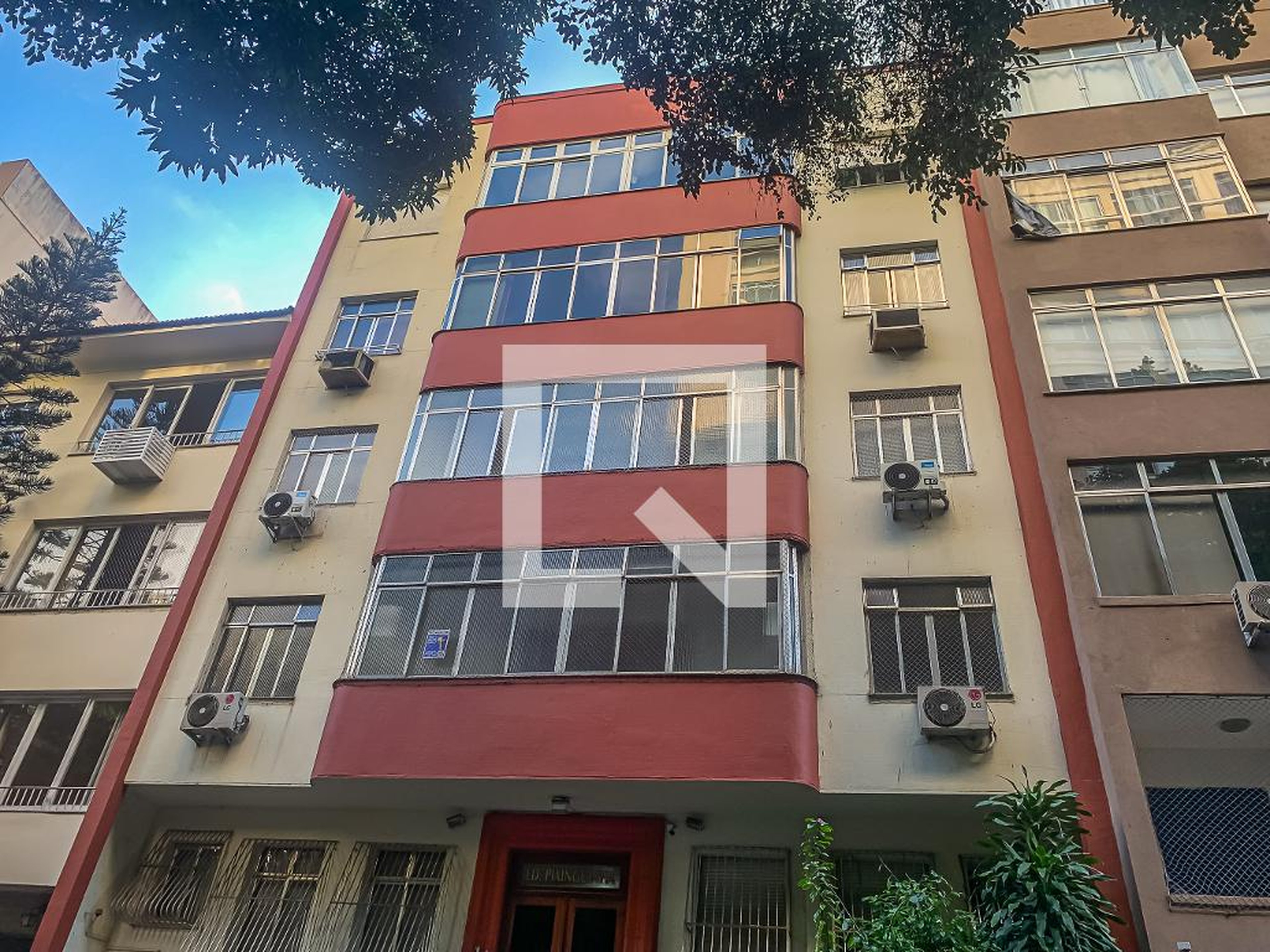 Fachada Condomínio em Rua Bartolomeu Portela, 14