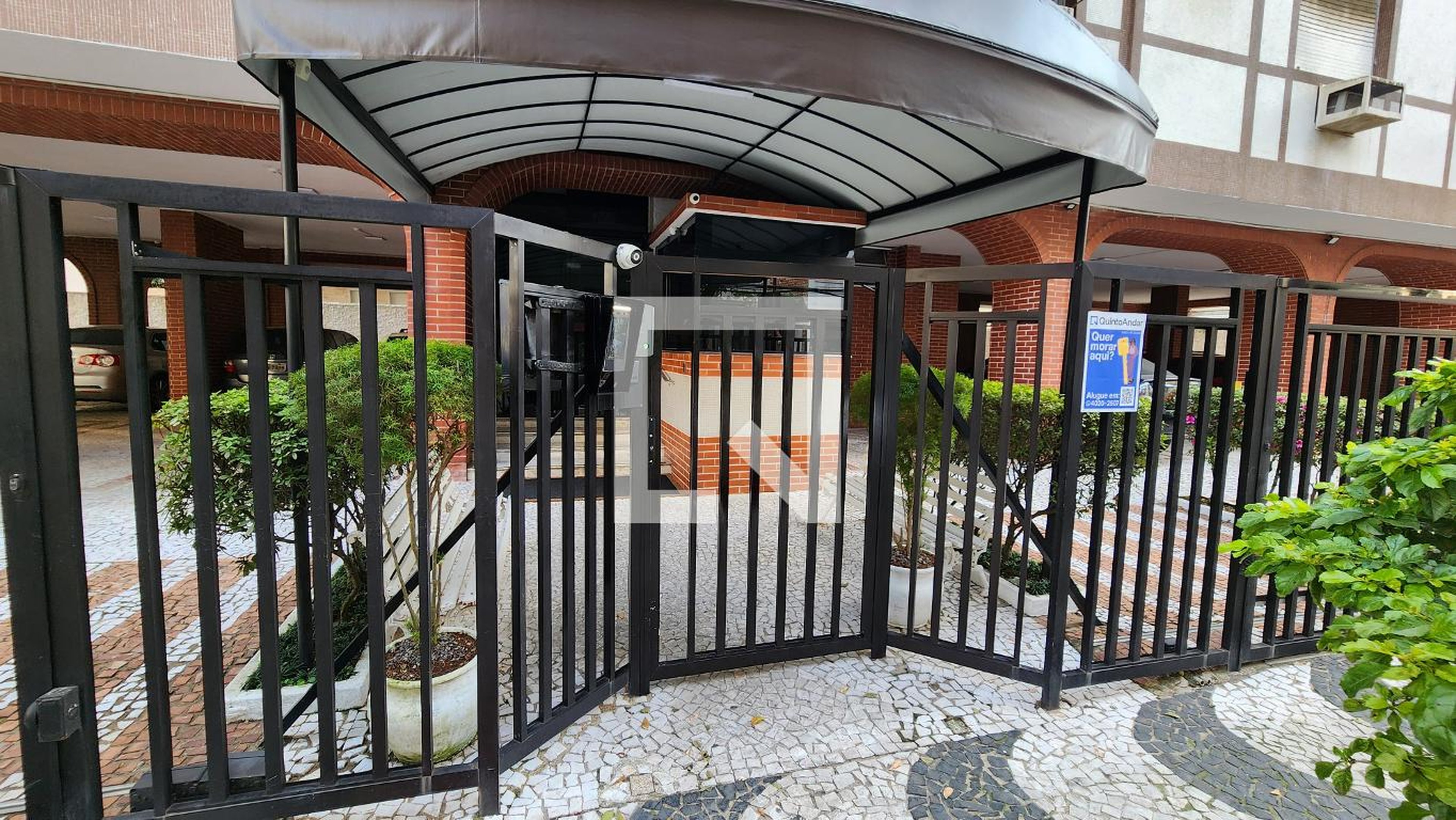 Fachada Condomínio em Rua Azevedo Sodré, 84