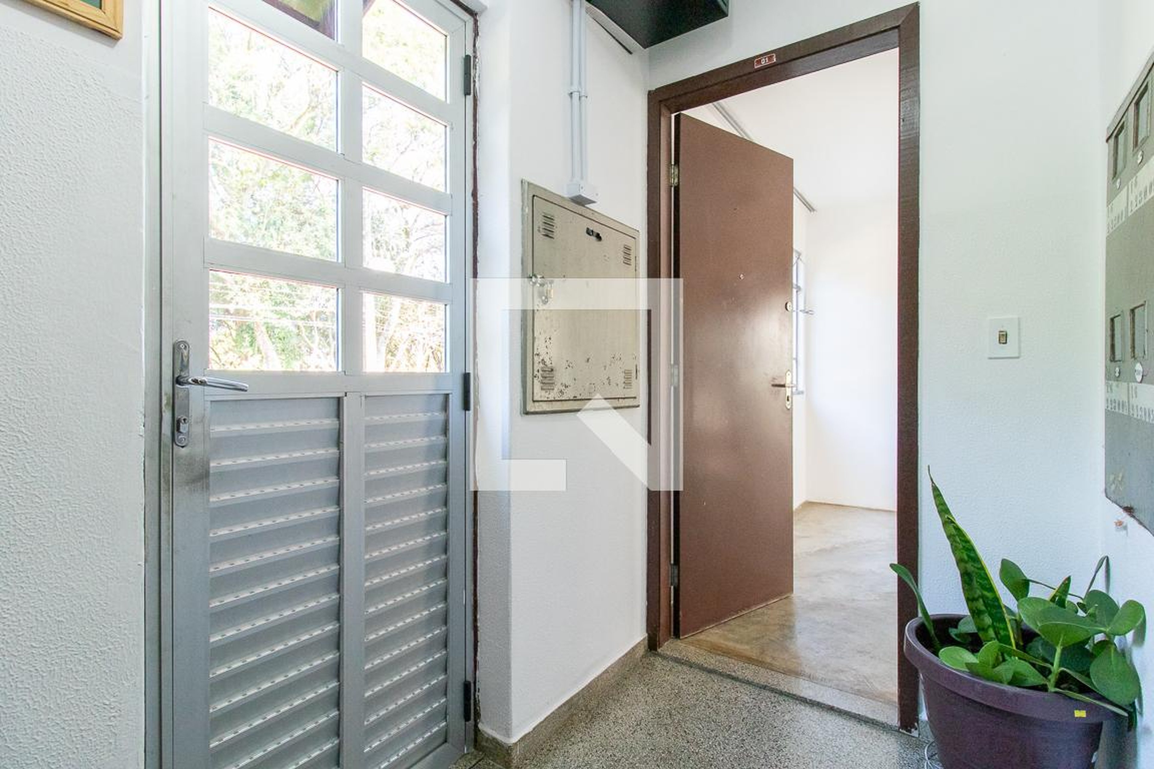 Hall de entrada Condomínio Atenas I  XXII