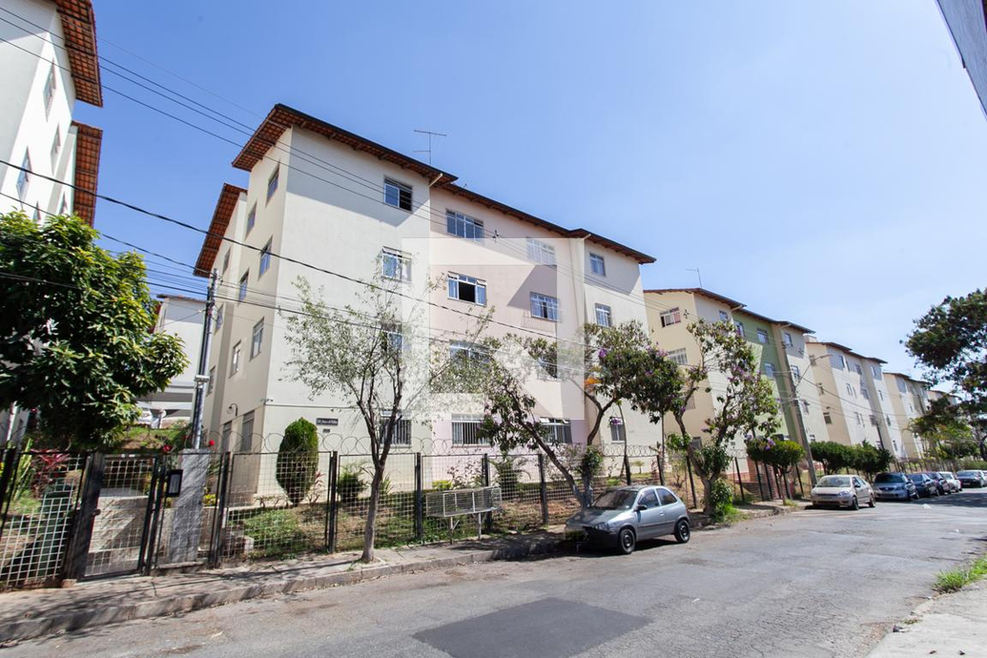 Fachada Condomínio em Rua Lila Borja, 27