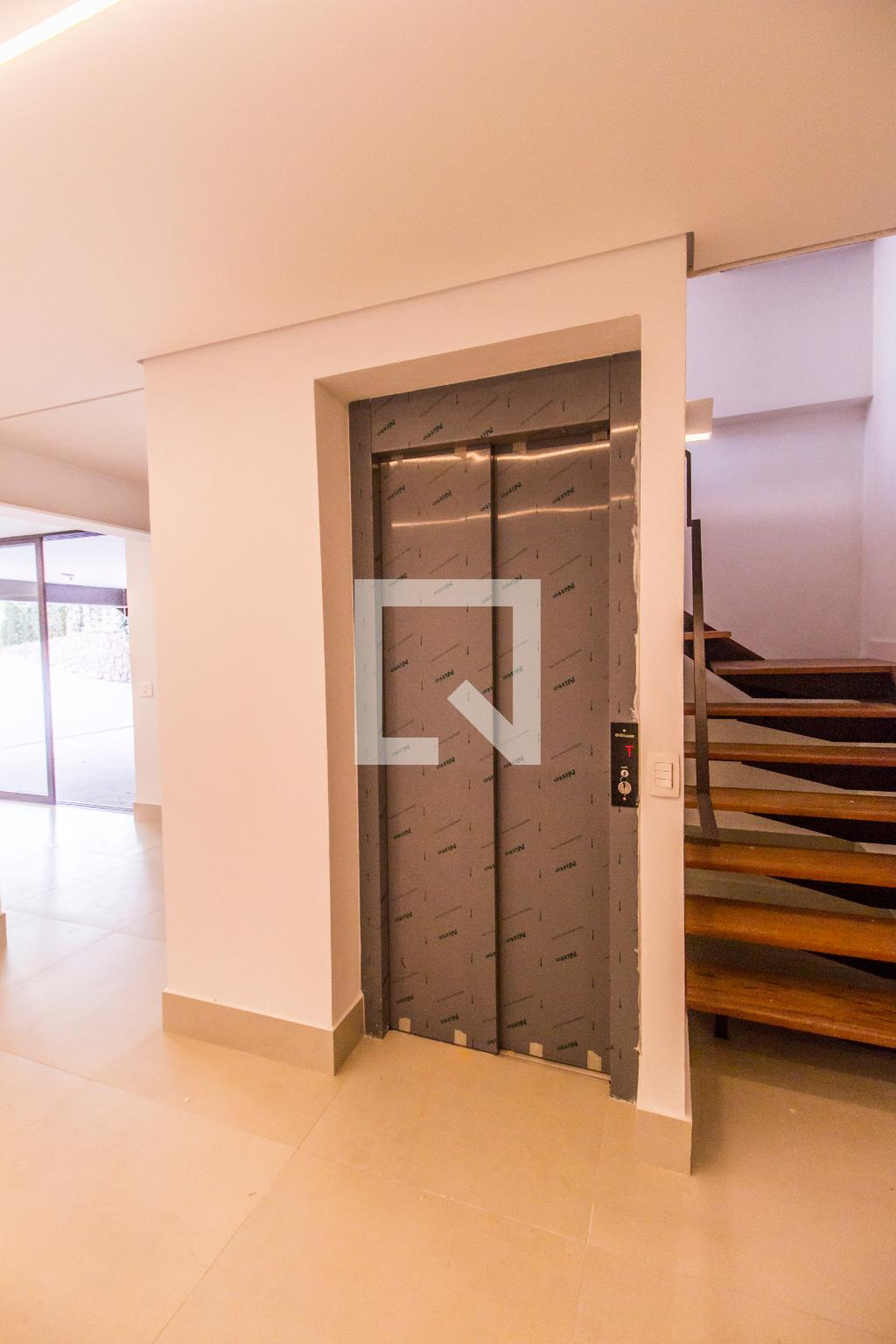 Elevador Condomínio em Alameda Valência, 144