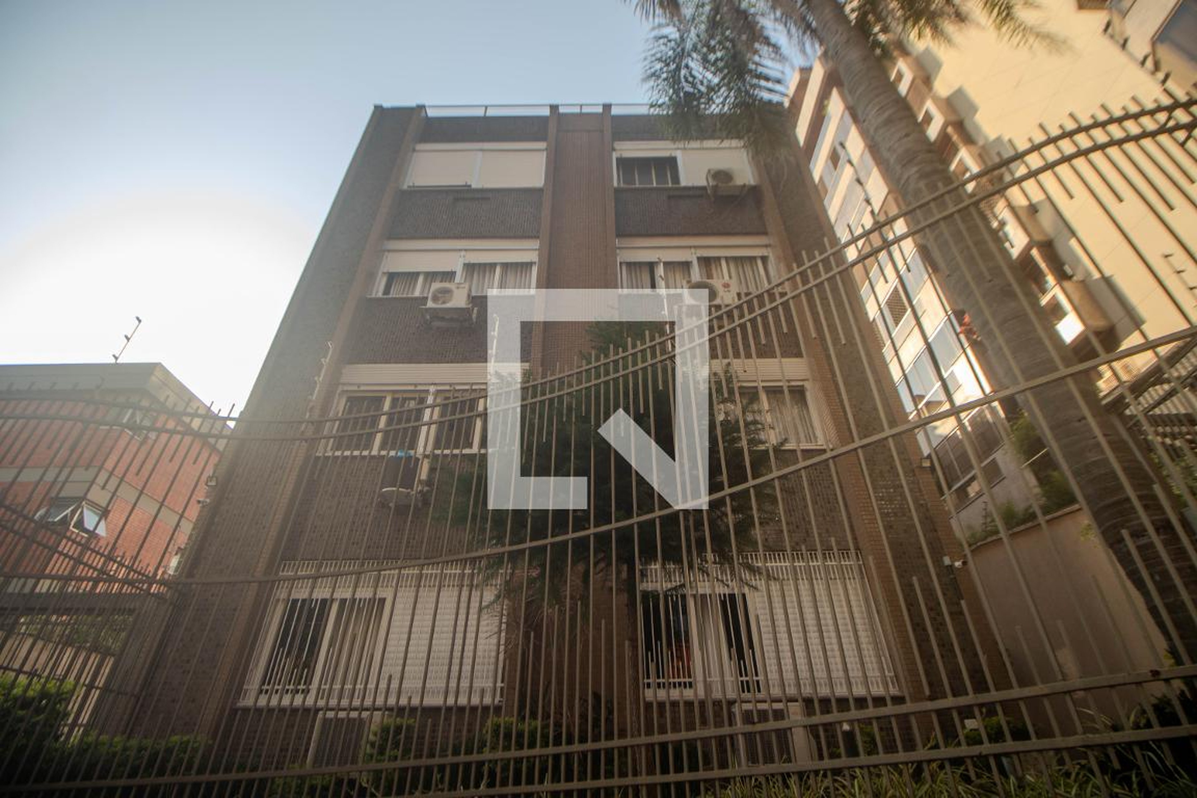 Fachada Condomínio em Rua Coronel Aurélio Bitencourt, 130