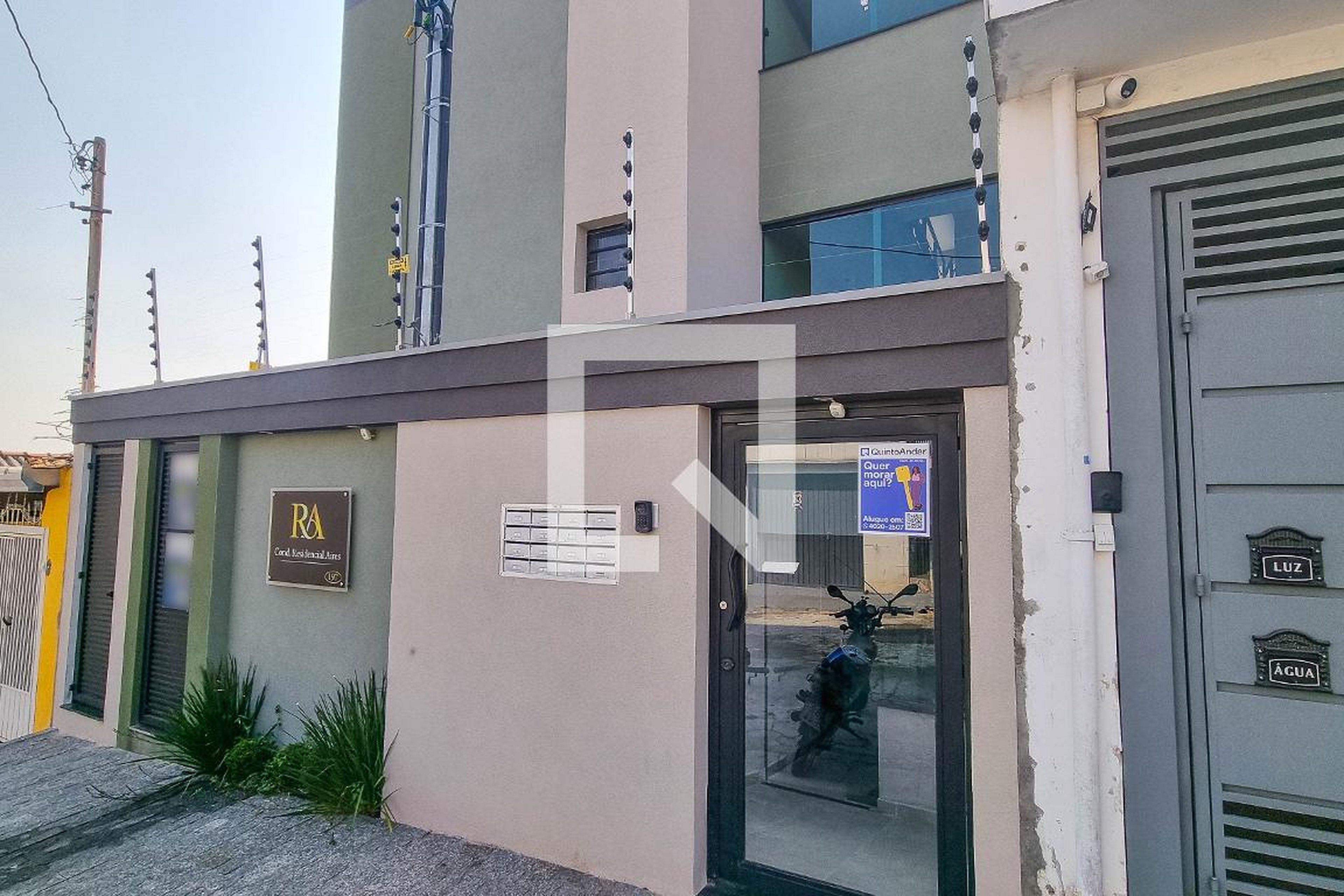Fachada Condomínio em Rua dos Aires, 197