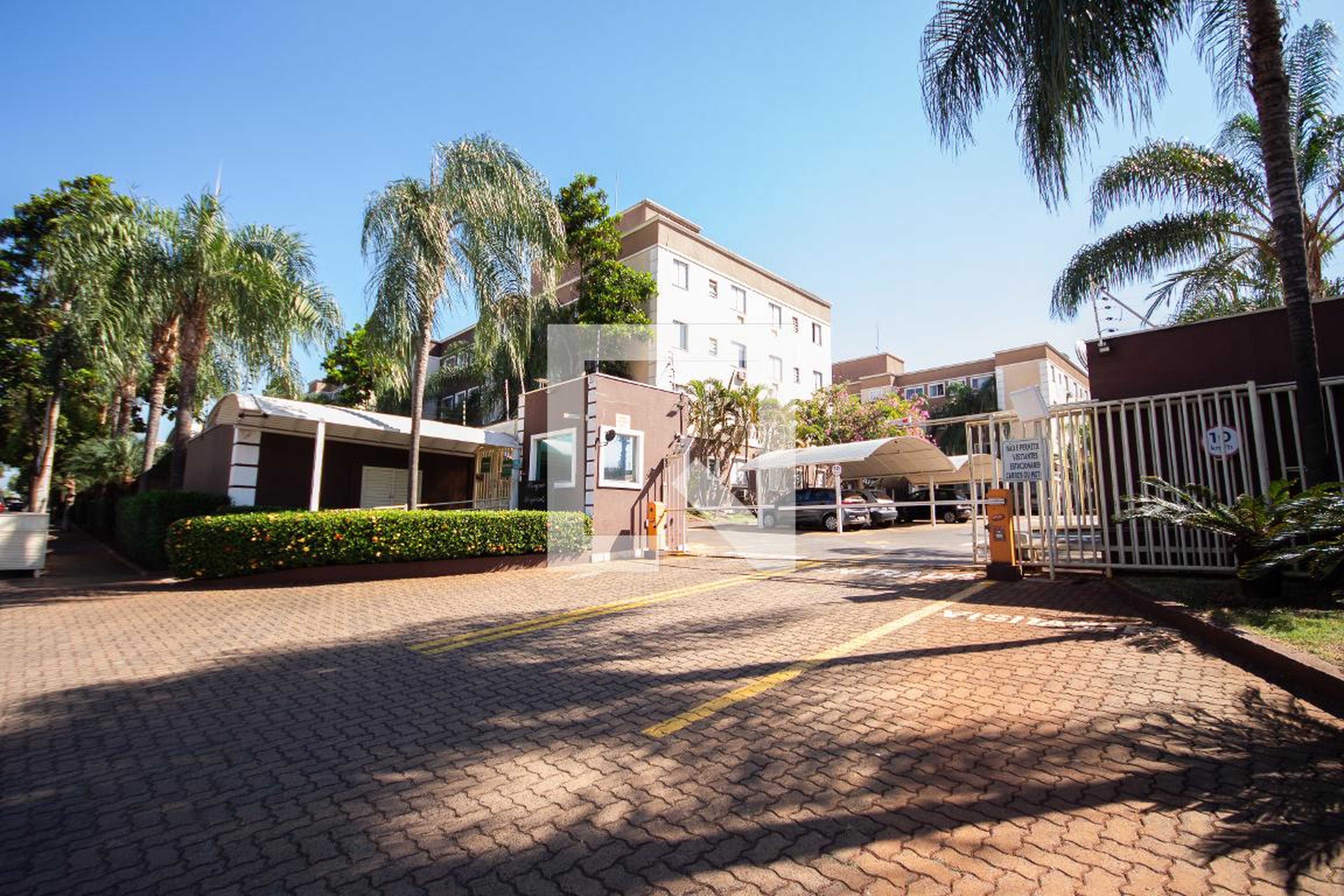 Fachada do condomínio Condomínio Parque Requinte