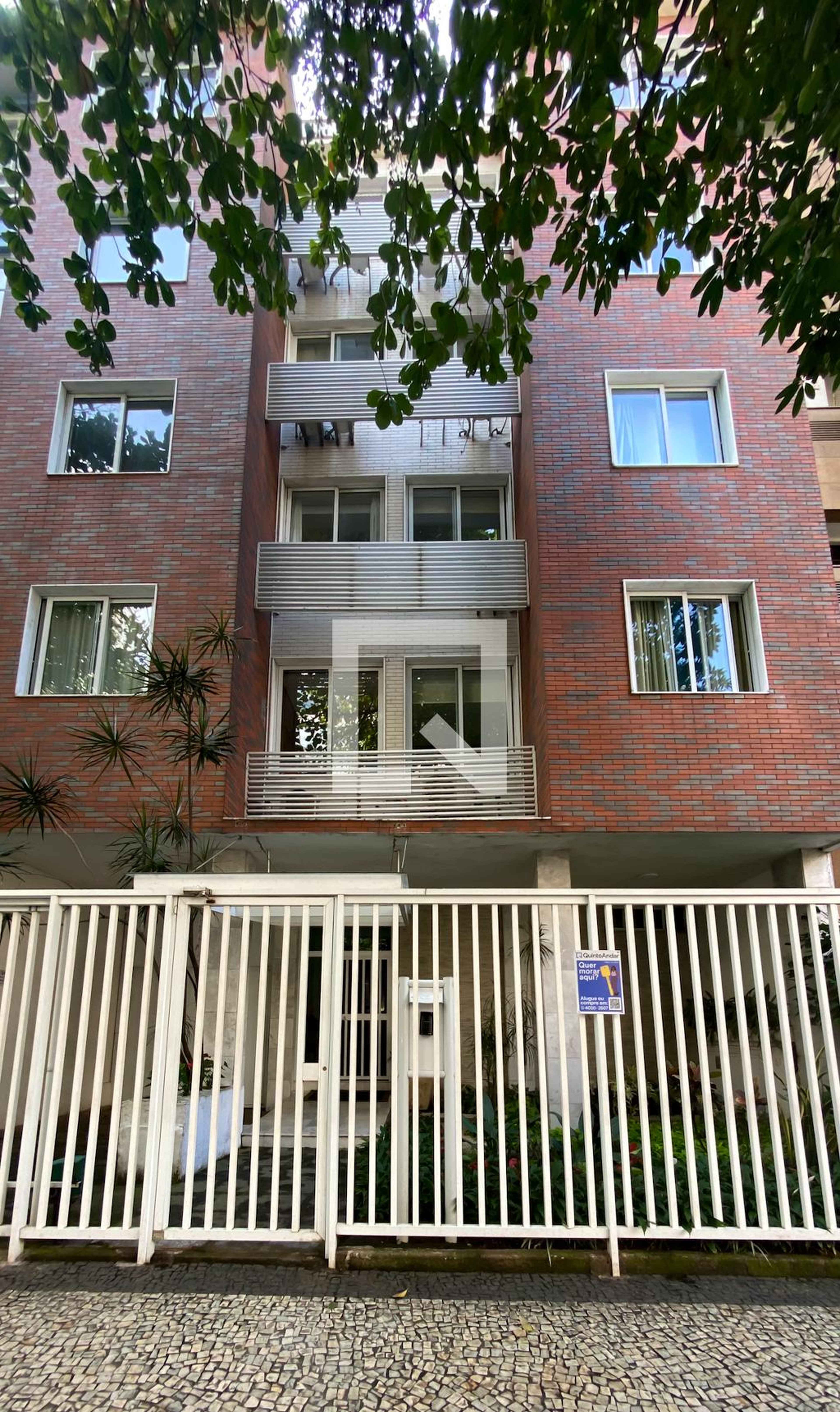 Fachada Condomínio em Rua Rainha Guilhermina, 66