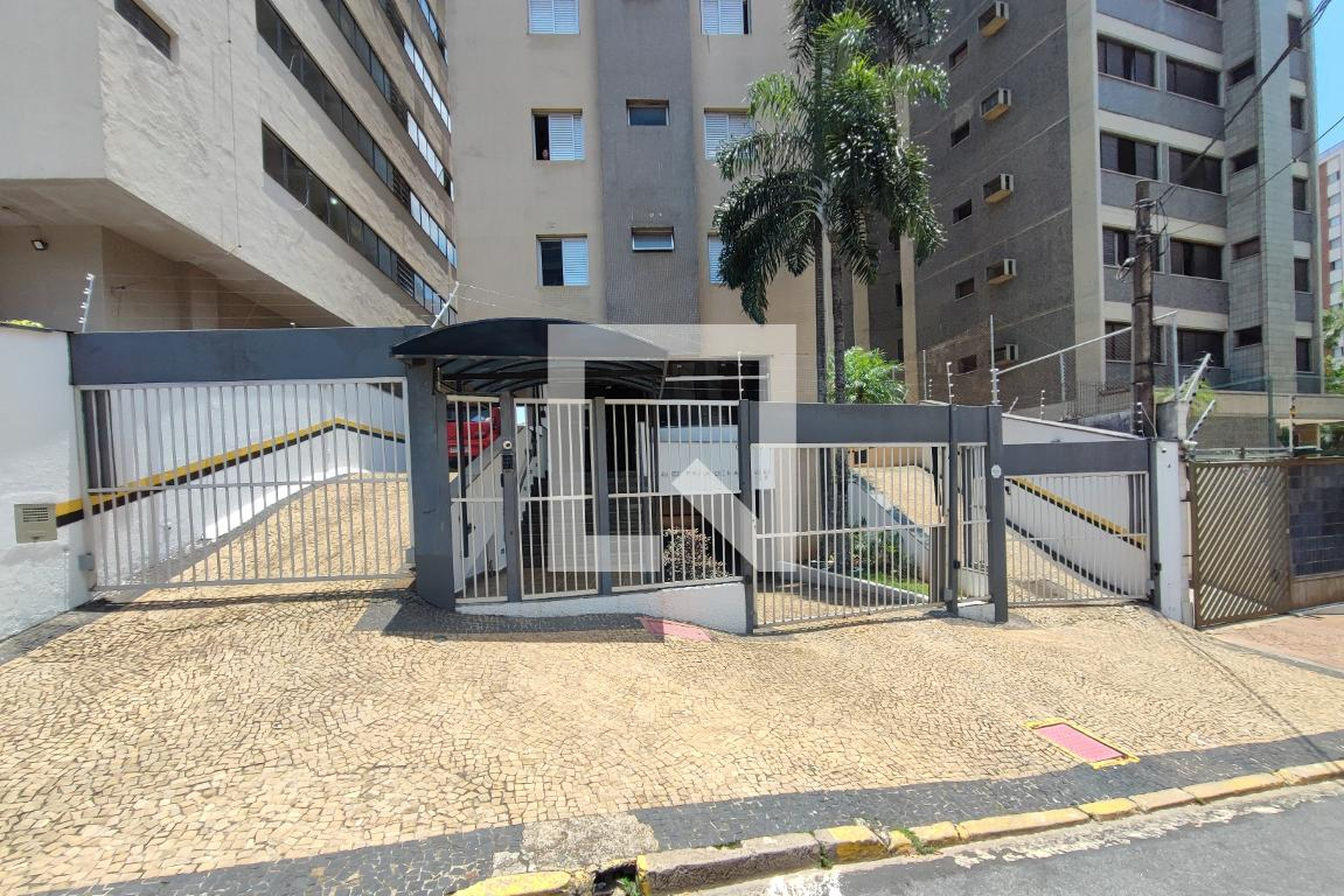 Fachada do Condomínio Condomínio em Rua Antônio Sérgio de Souza, 38