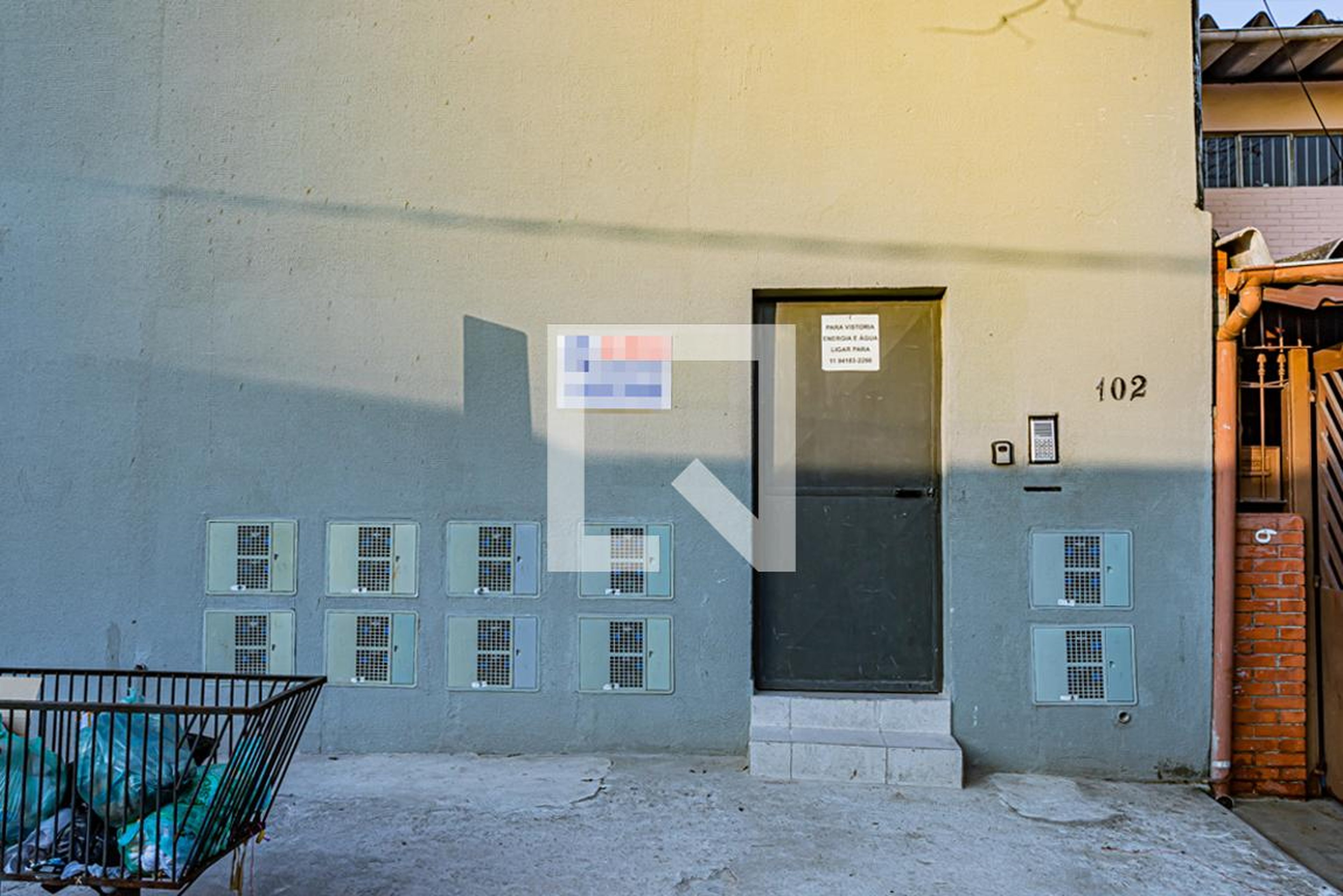 Fachada Condomínio em Rua Enéias Luís Carlos Barbanti, 303