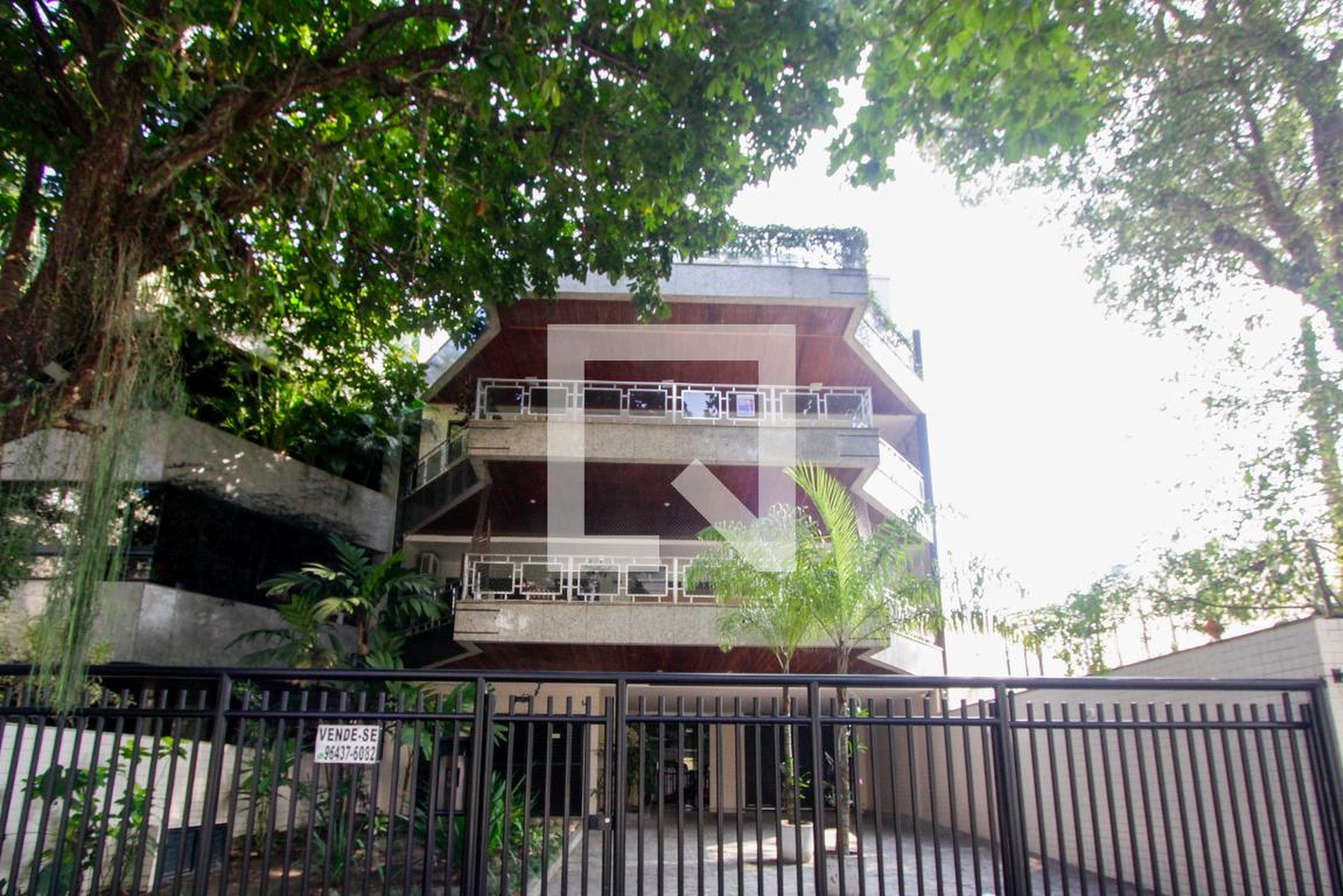 Fachada Condomínio em Rua Paulo Assis Ribeiro, 146