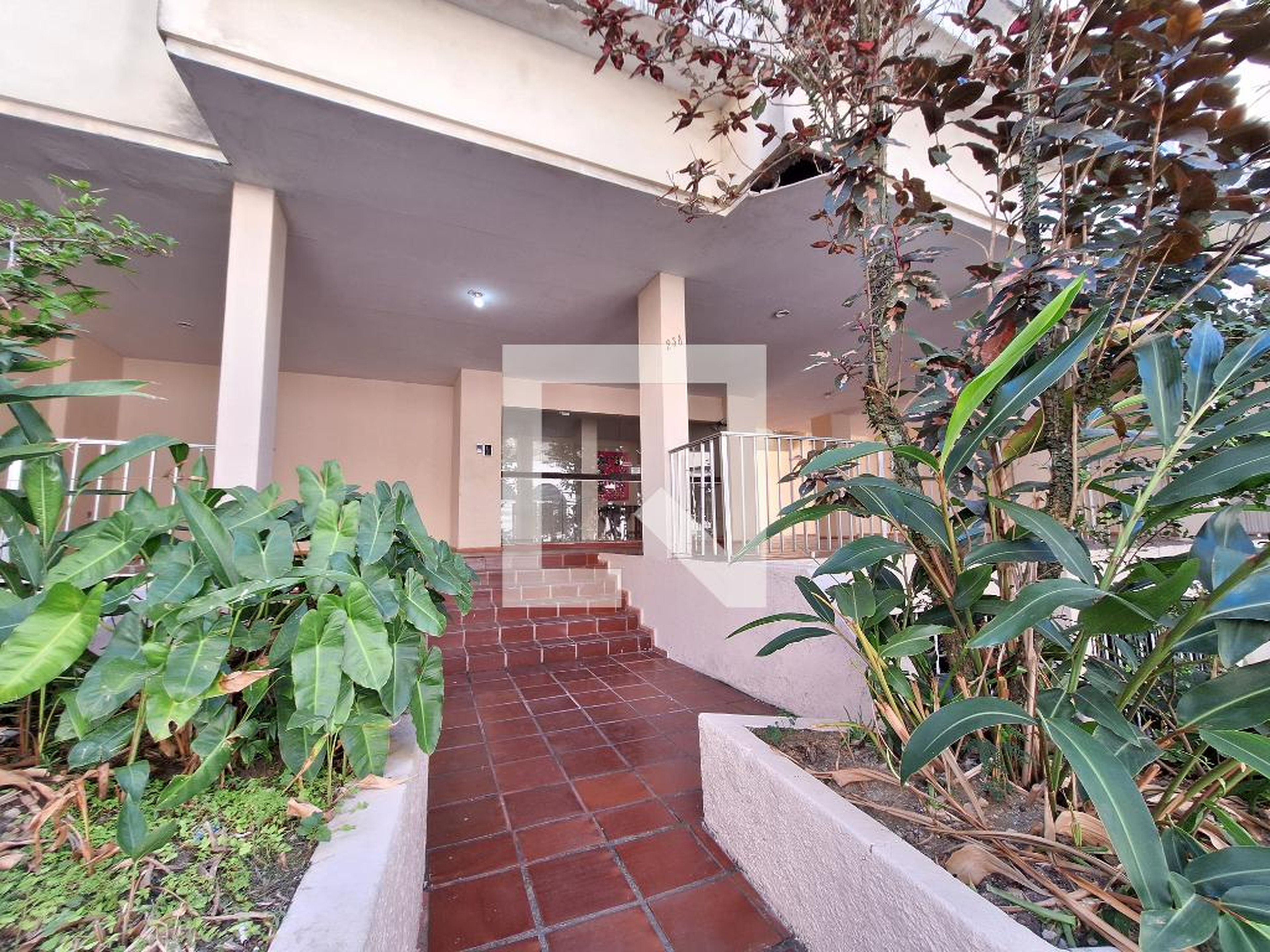 Fachada Condomínio em Rua Professor Luiz Cantanhede, 238