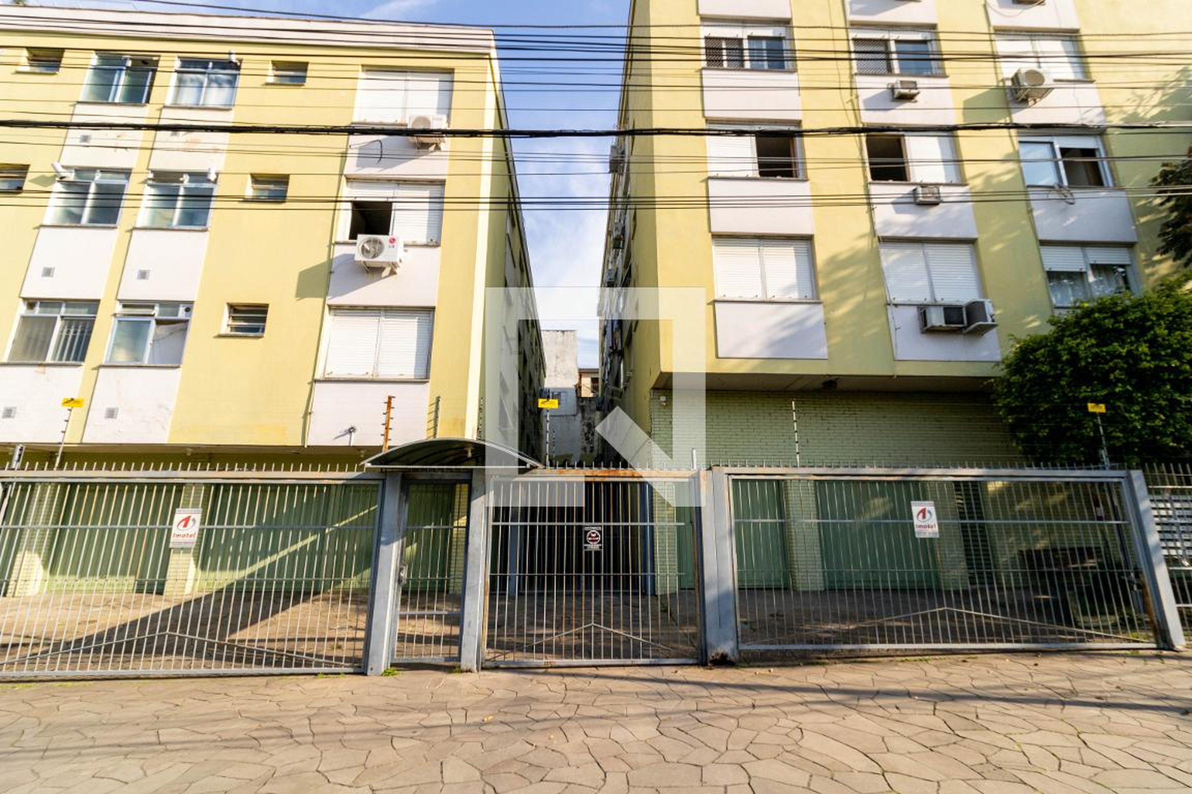 Fachada Condomínio em Rua Bento de Amaral, 125