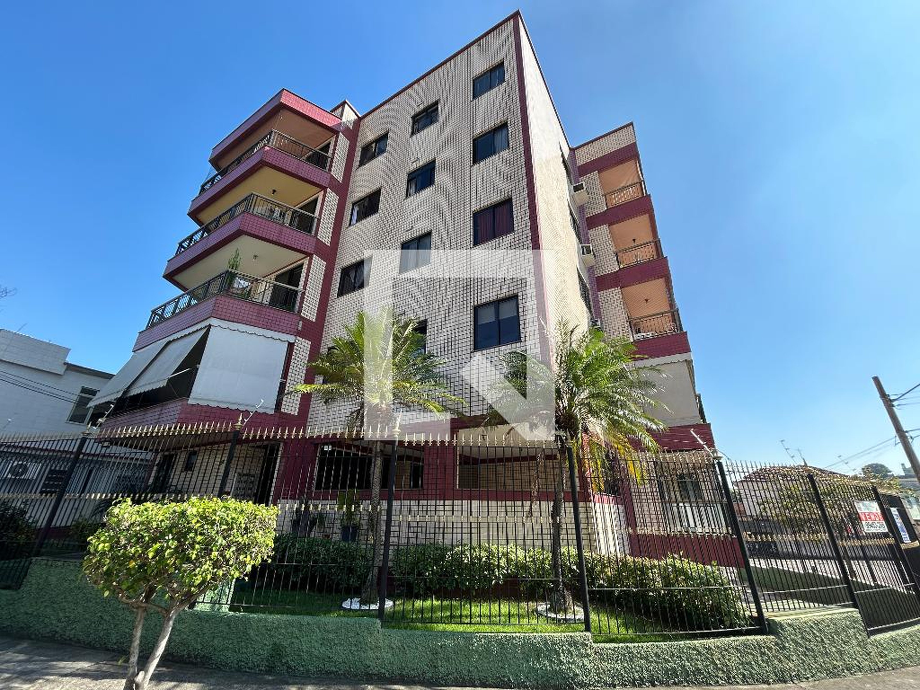 Fachada Condomínio em Rua Begônia, 56