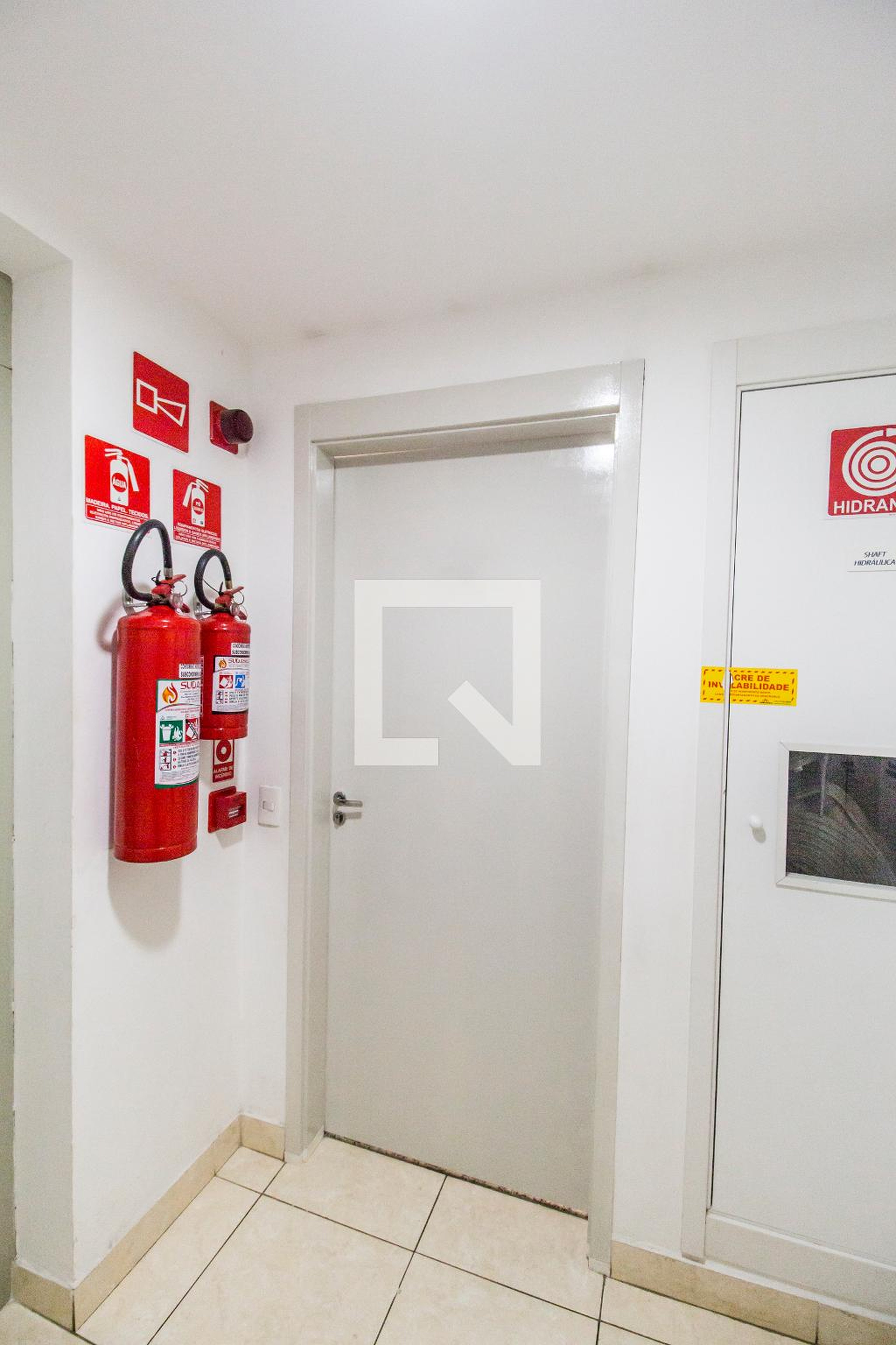 Entrada Condomínio em Avenida Henriqueta Mendes Guerra, 61