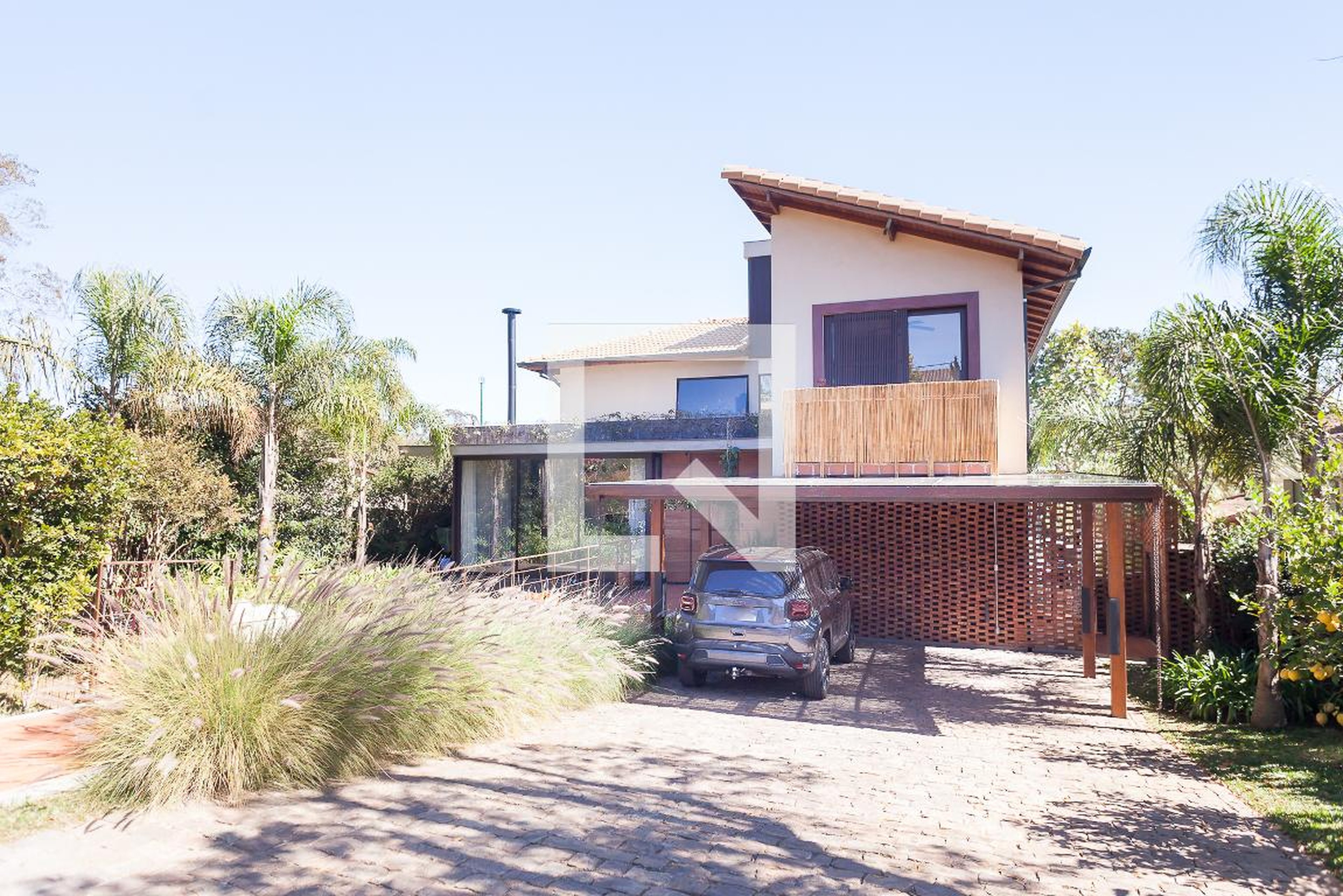 Fachada Condomínio em Rua Alecrim, 36