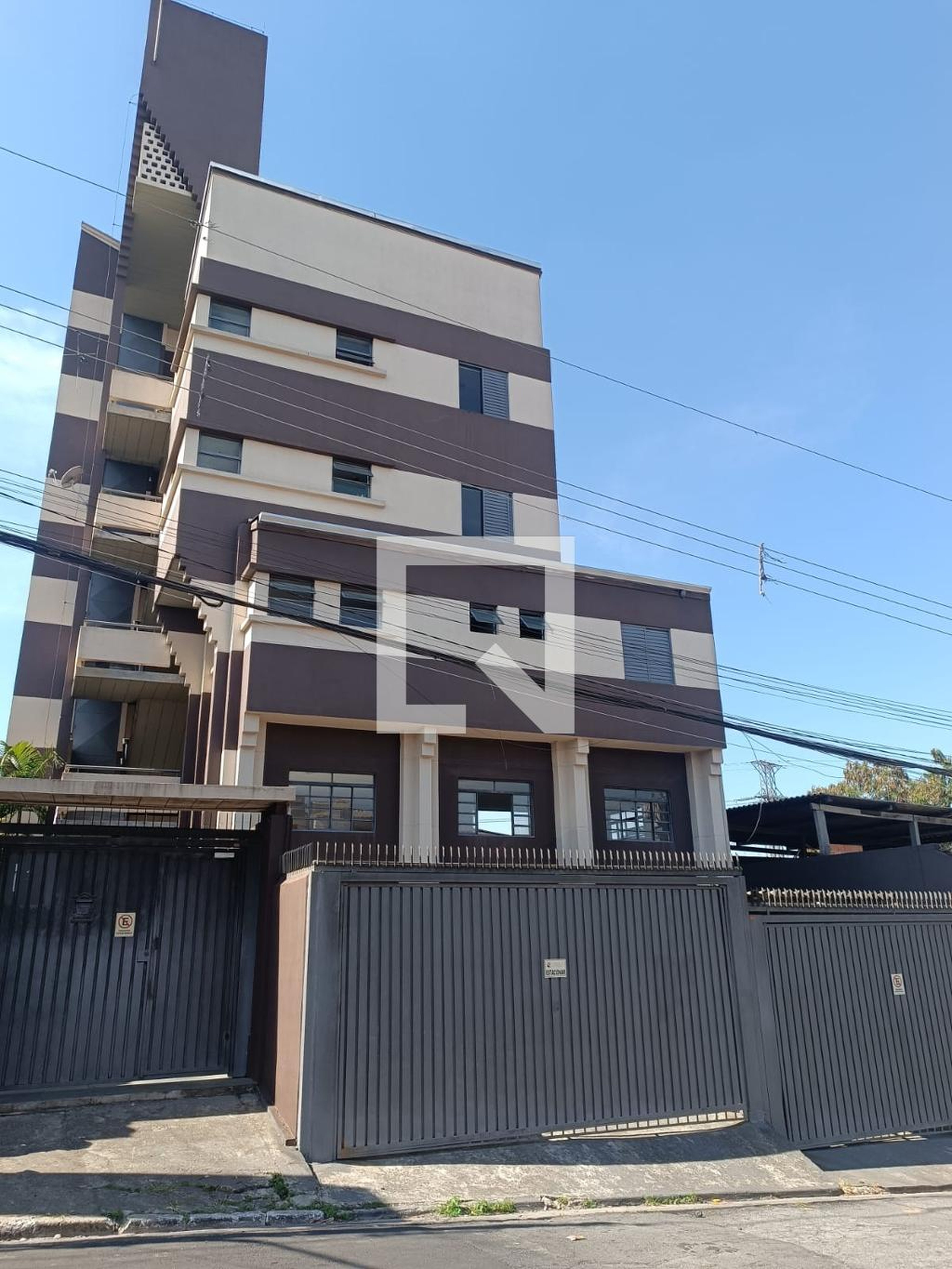 Fachada Condomínio em Rua Sebastião Vana, 124