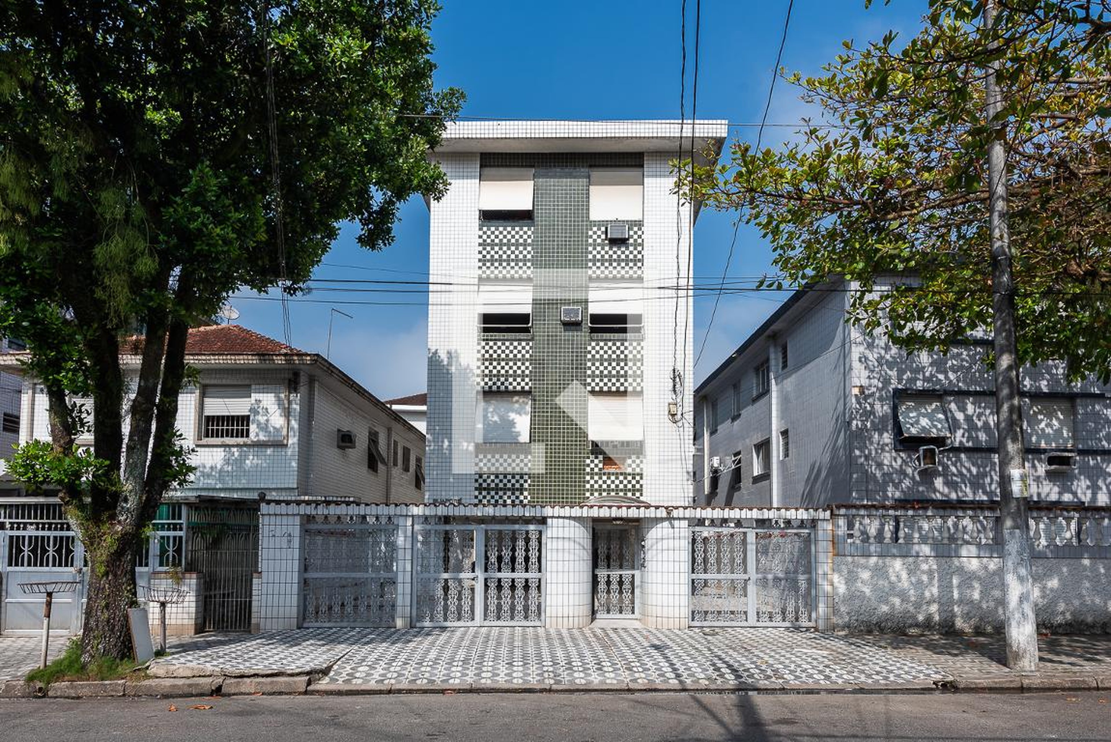 Fachada Condomínio em Rua Dom Duarte Leopoldo E Silva, 137