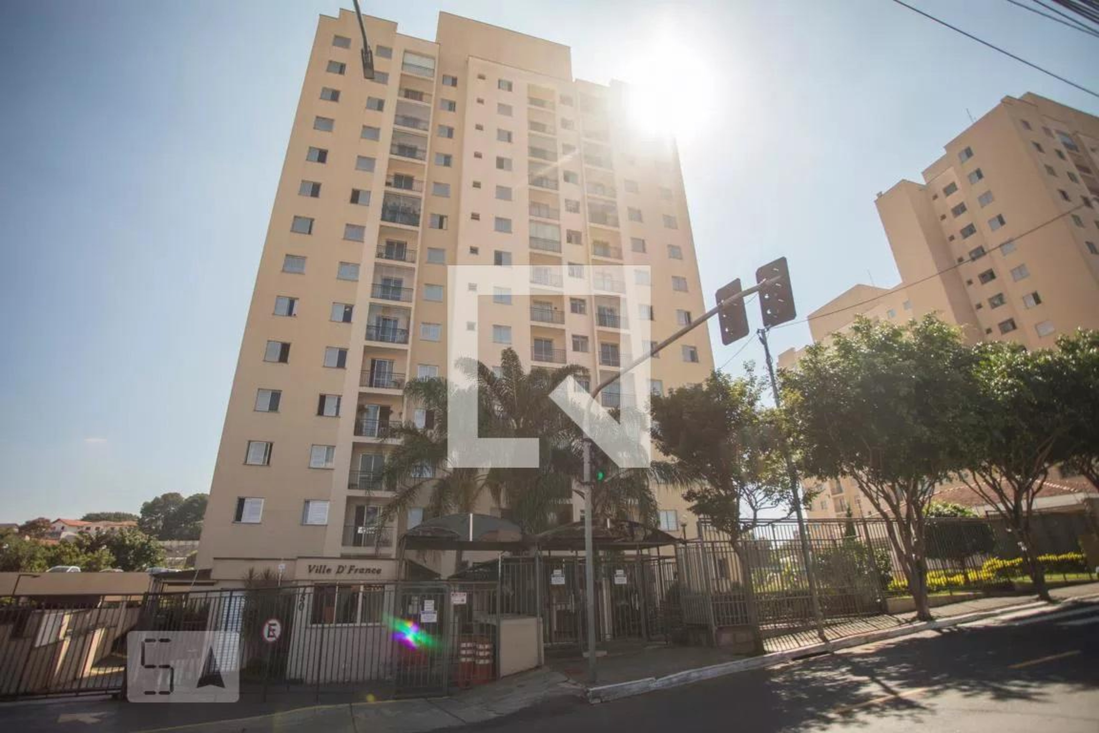 Fachada do condomínio Residencial Ville de France