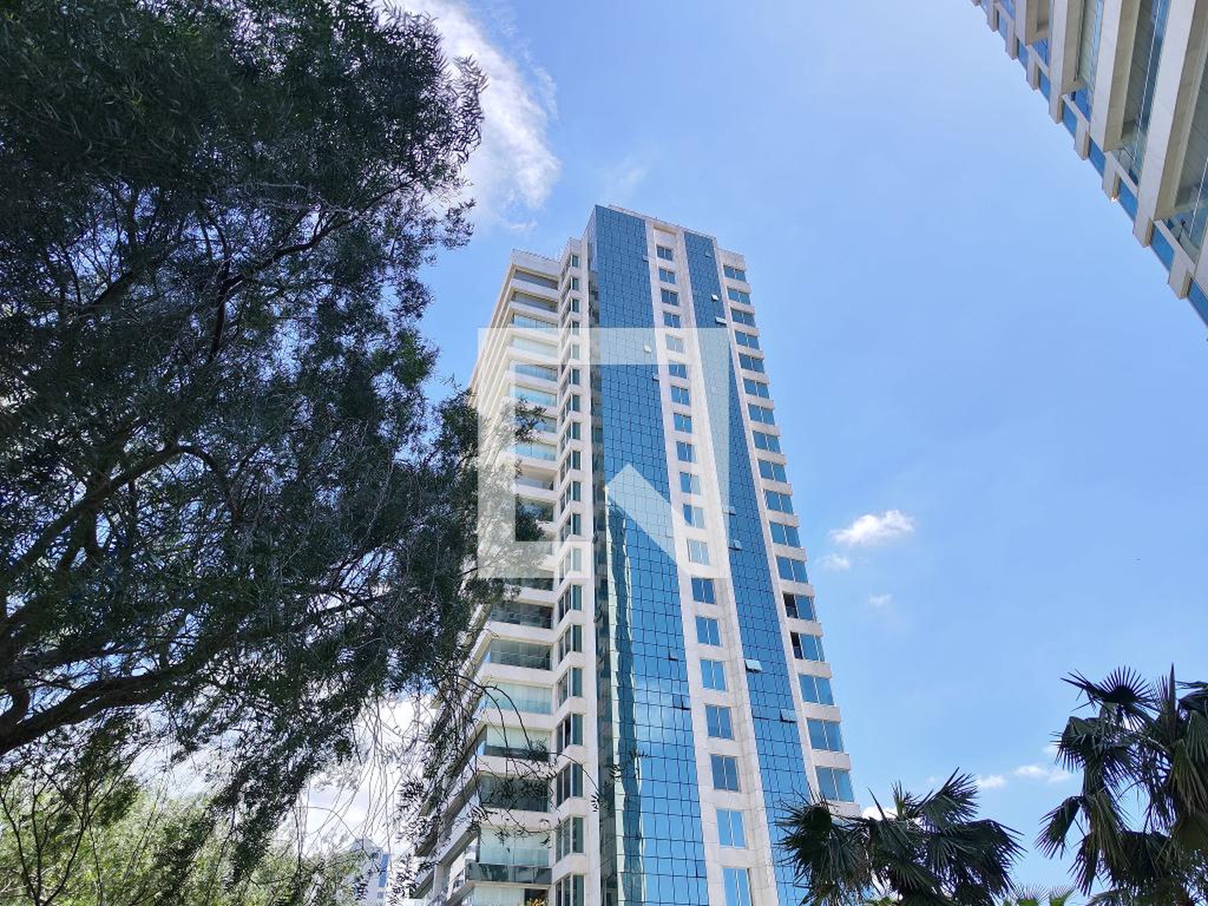 Fachada Condomínio em Avenida das Américas, 1011