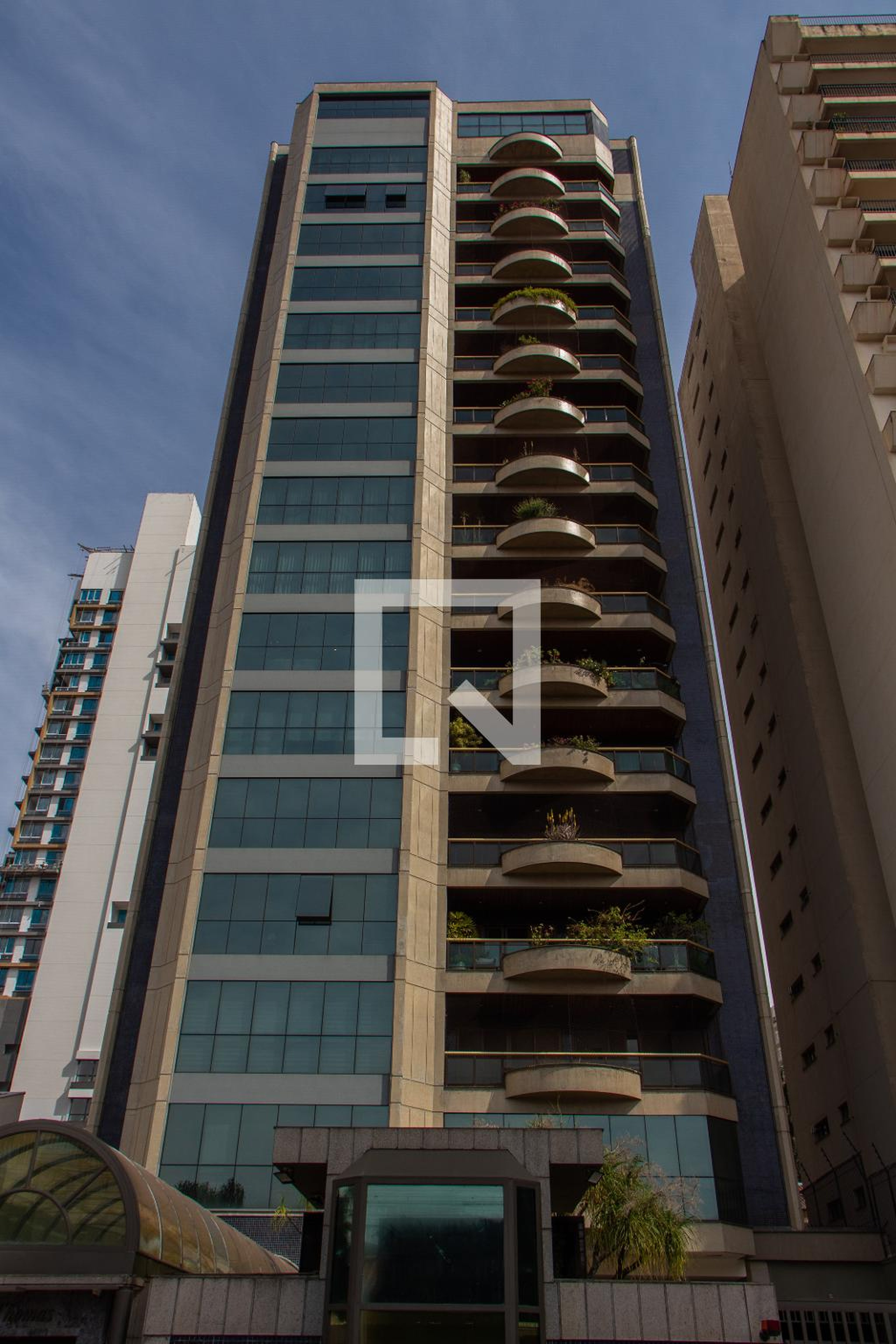 FACHADA Condomínio em Rua Maria Monteiro, 647