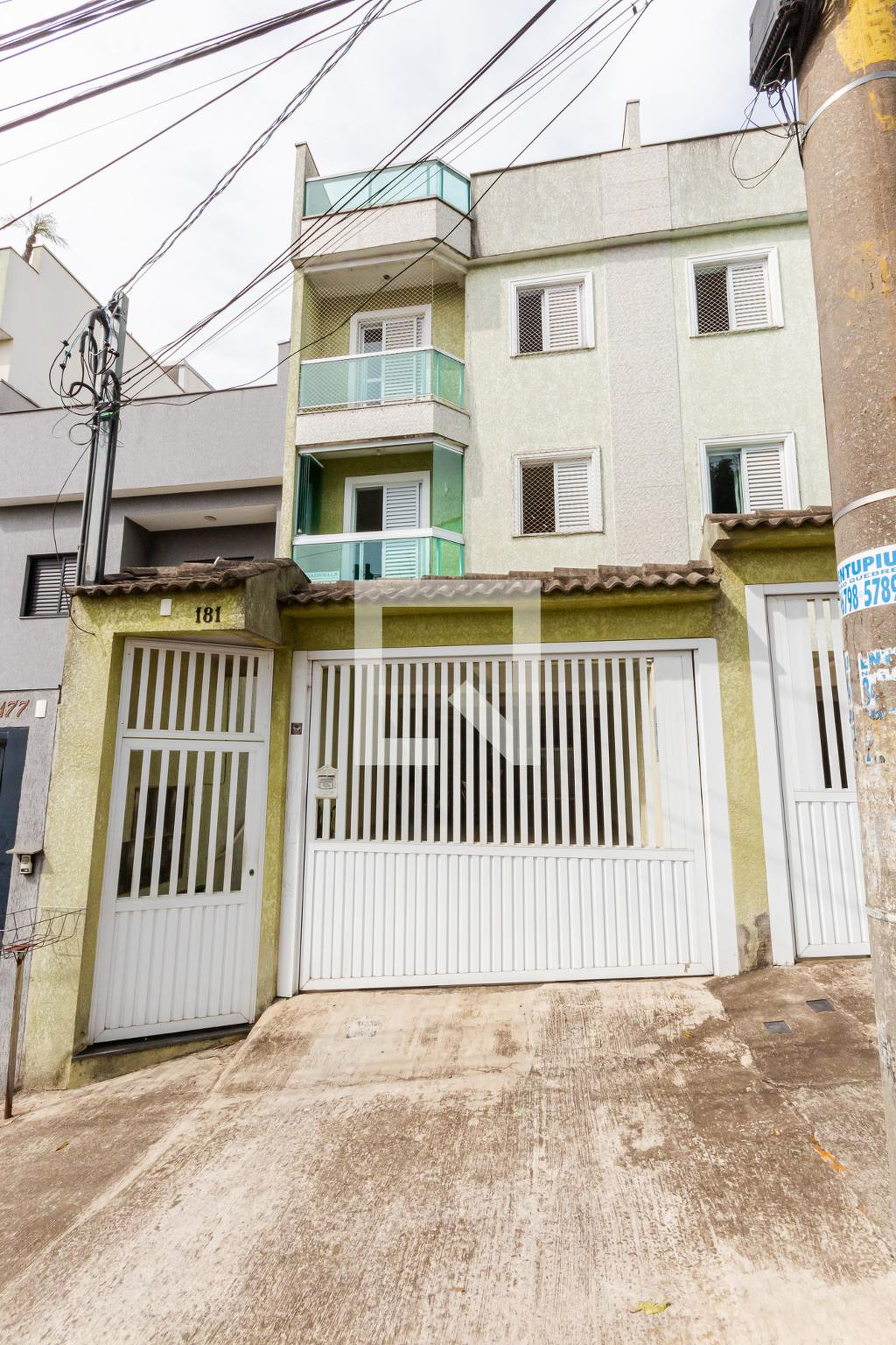 Fachada Condomínio em Rua Alberto Magno, 181