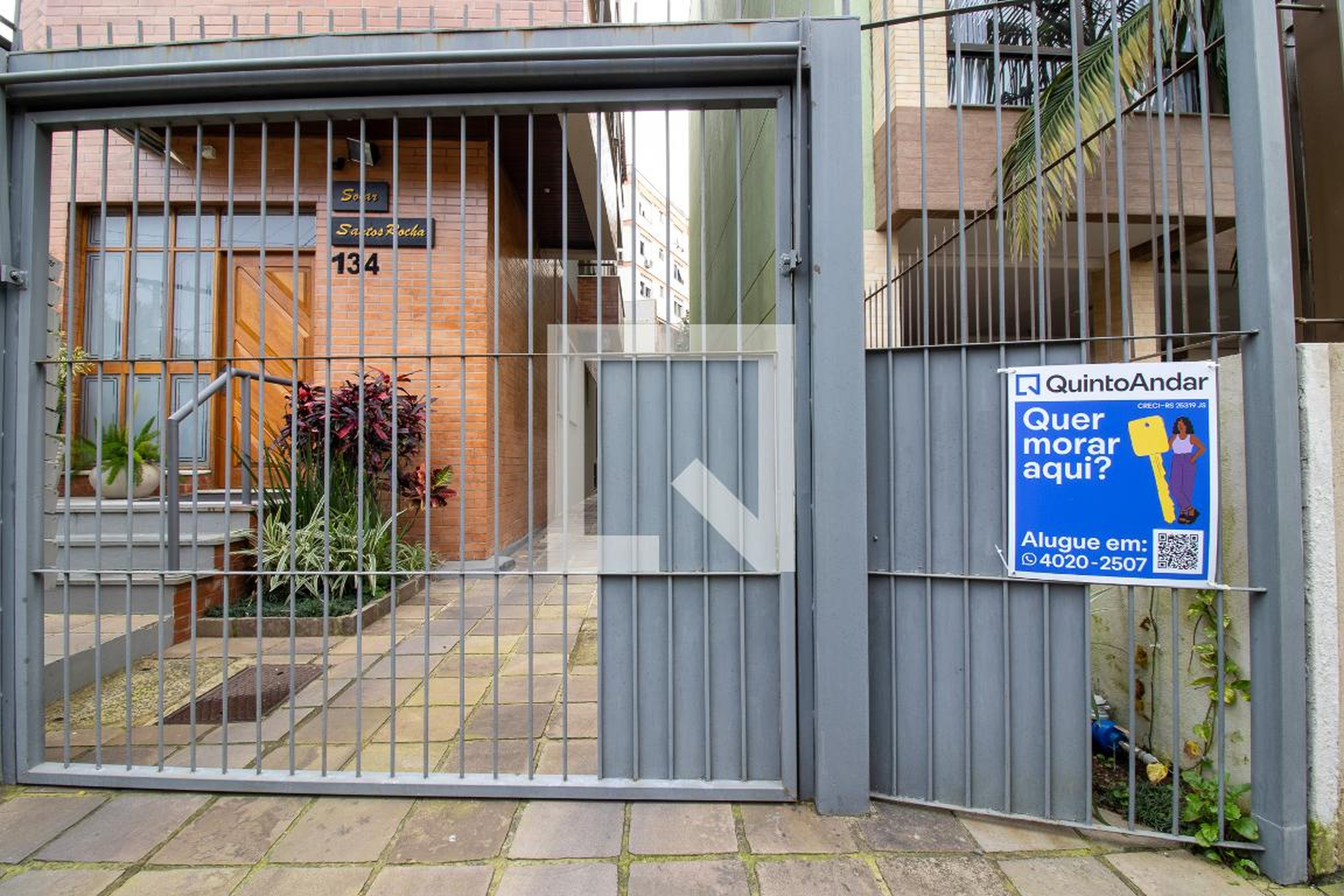 Fachada Condomínio em Rua Professor Juvenal Miller, 134