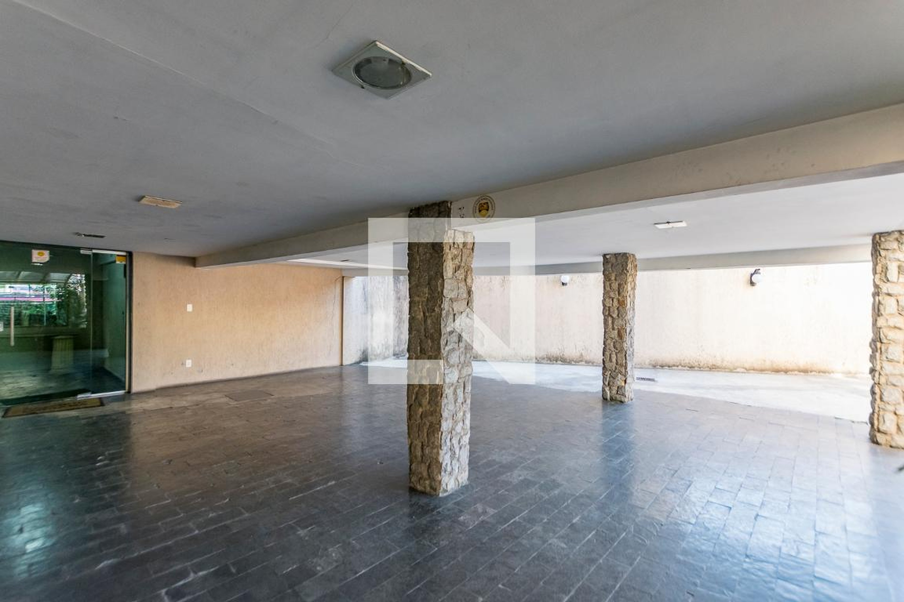 Hall de entrada Condomínio em Rua Gávea, 12