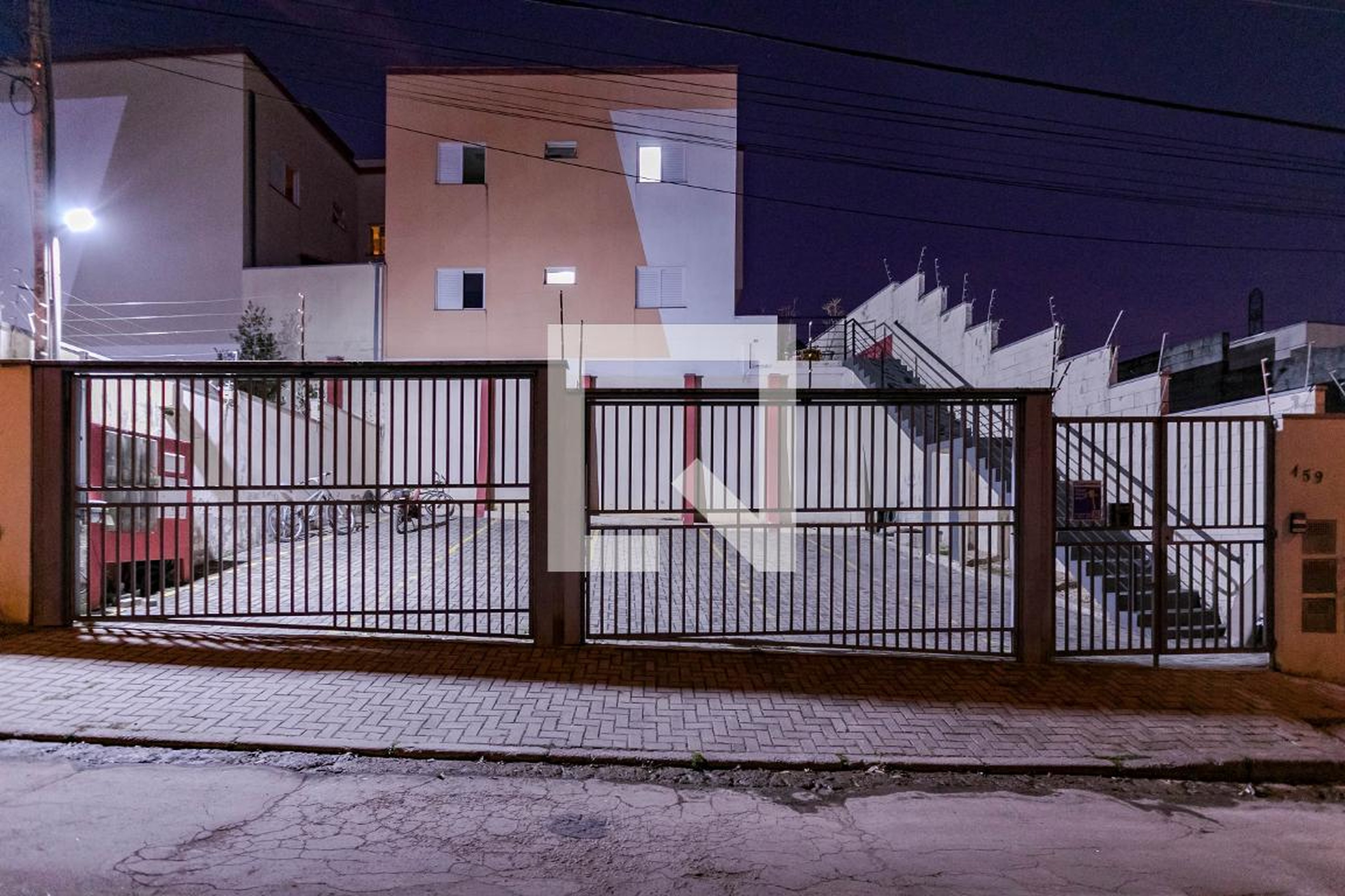 Fachada Condomínio em Rua Francisco Vilani Bicudo, 459