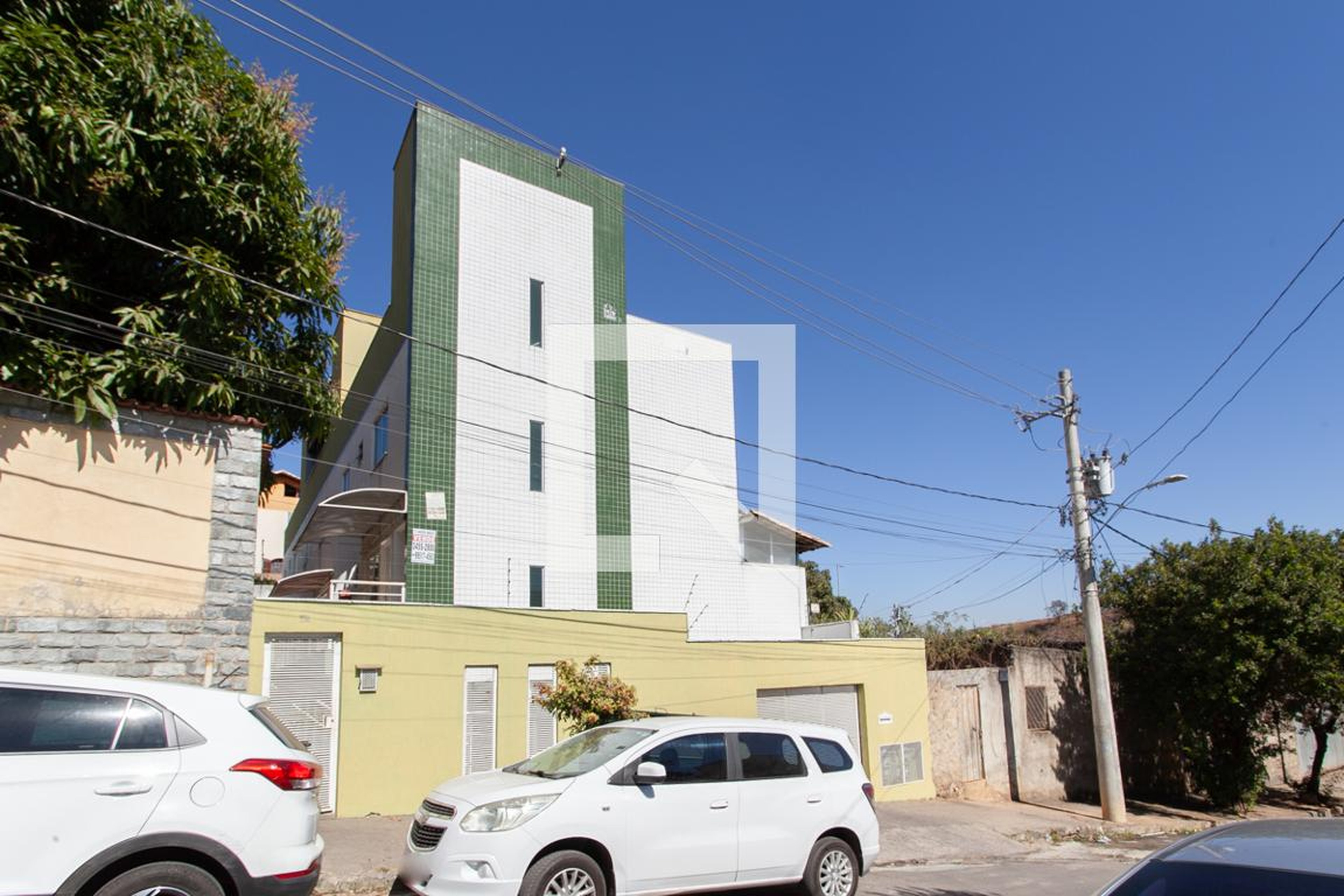 Fachada Condomínio em Rua Tunísia, 38