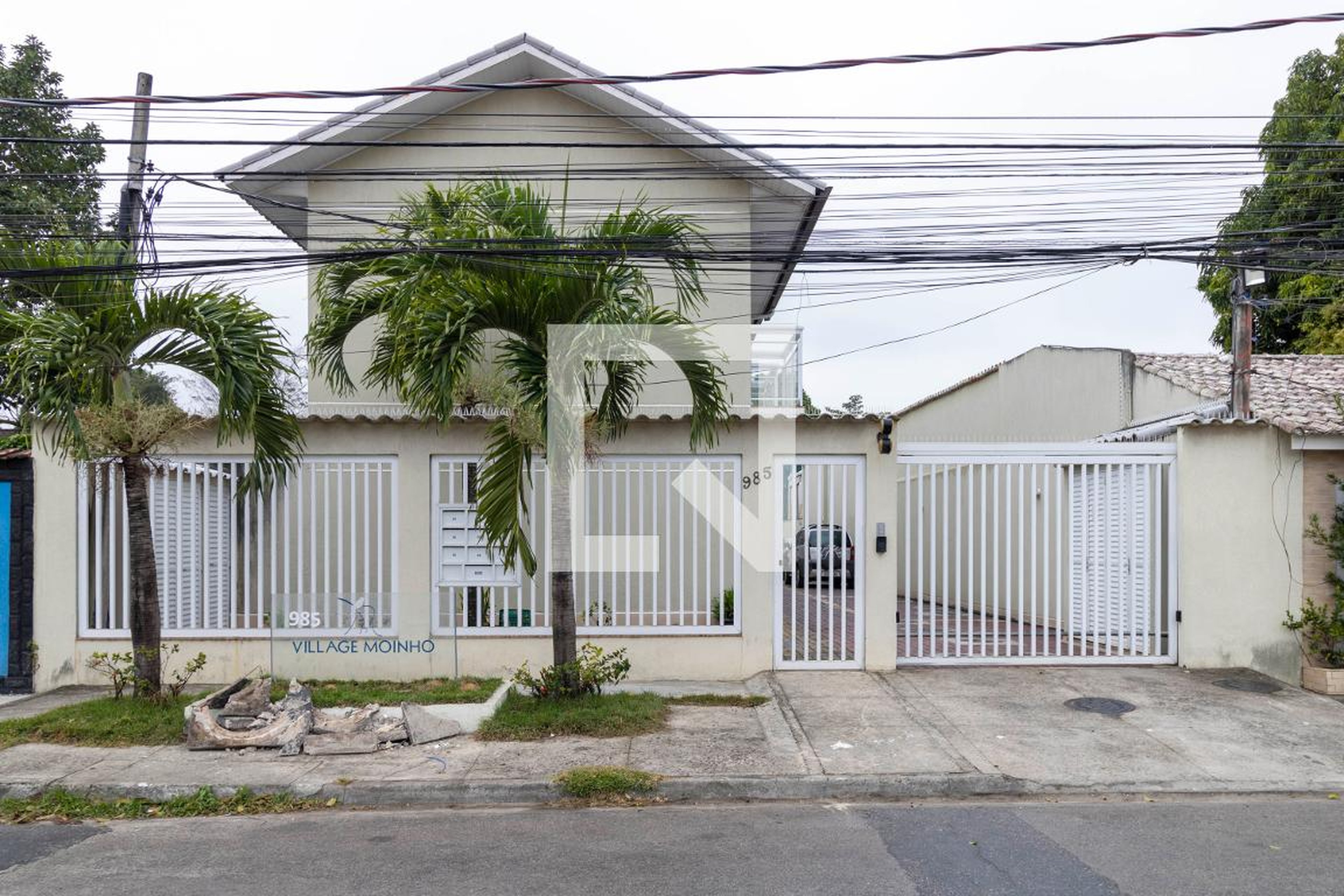 Fachada do Condomínio Condomínio Village do Moinho