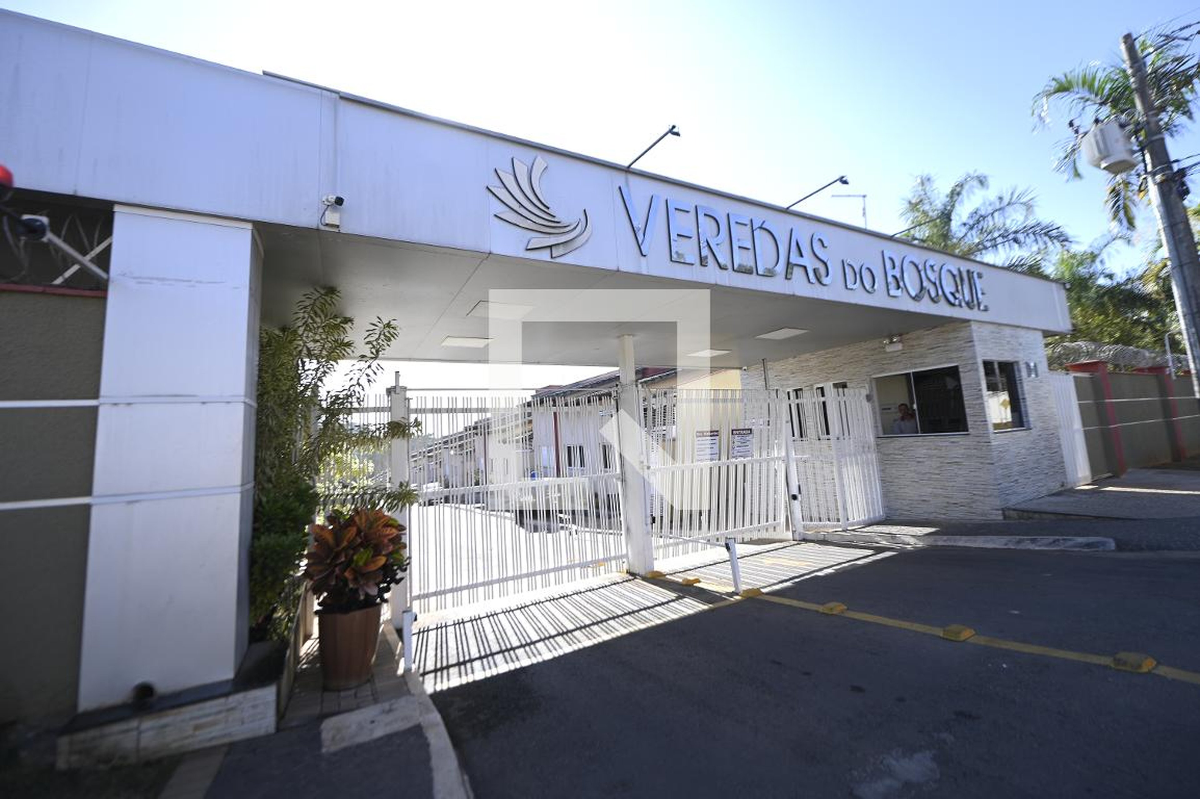 Fachada Condomínio em Rua X-16, 224