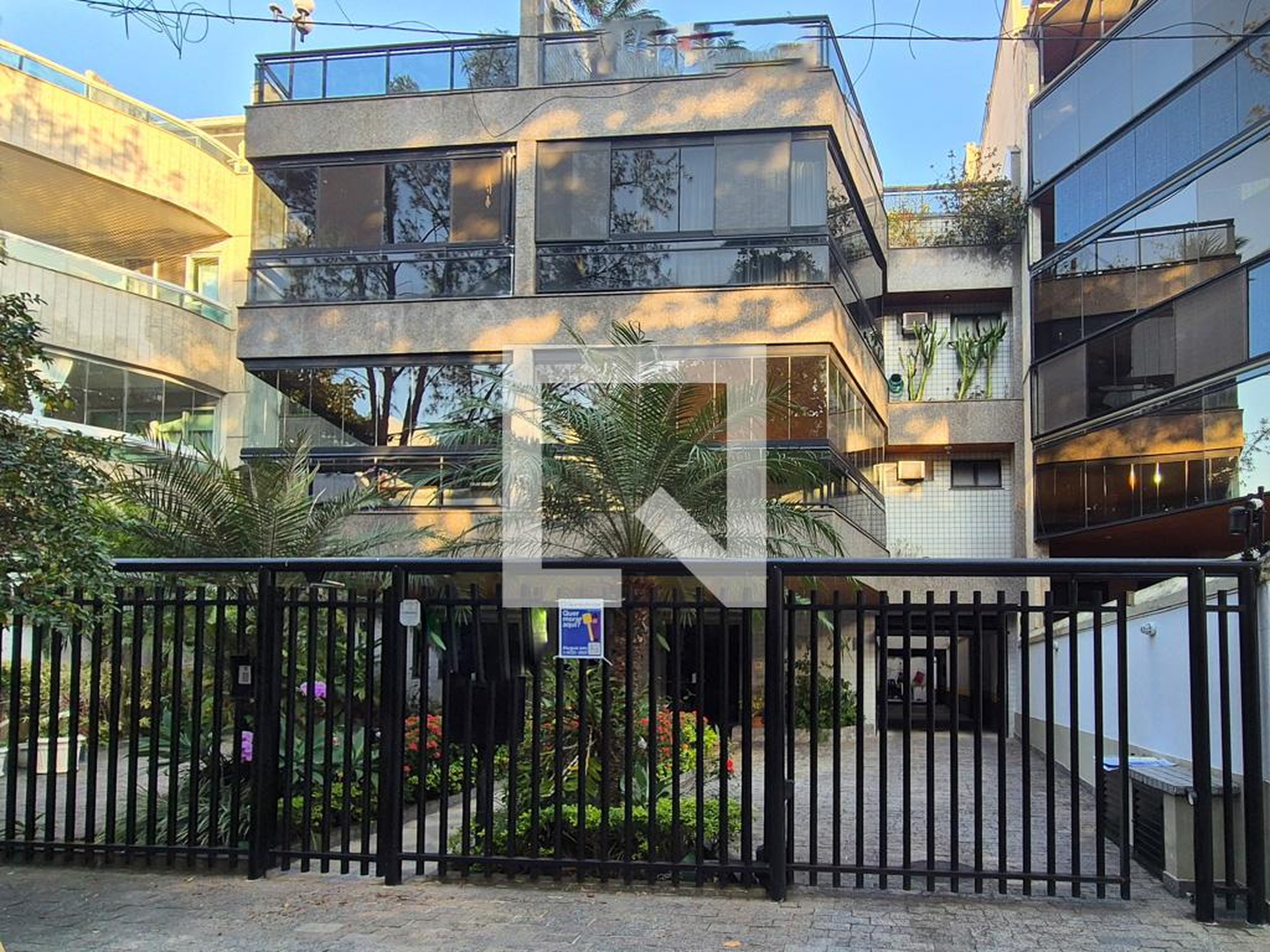 Fachada Condomínio em Rua Demóstenes Madureira de Pinho, 560