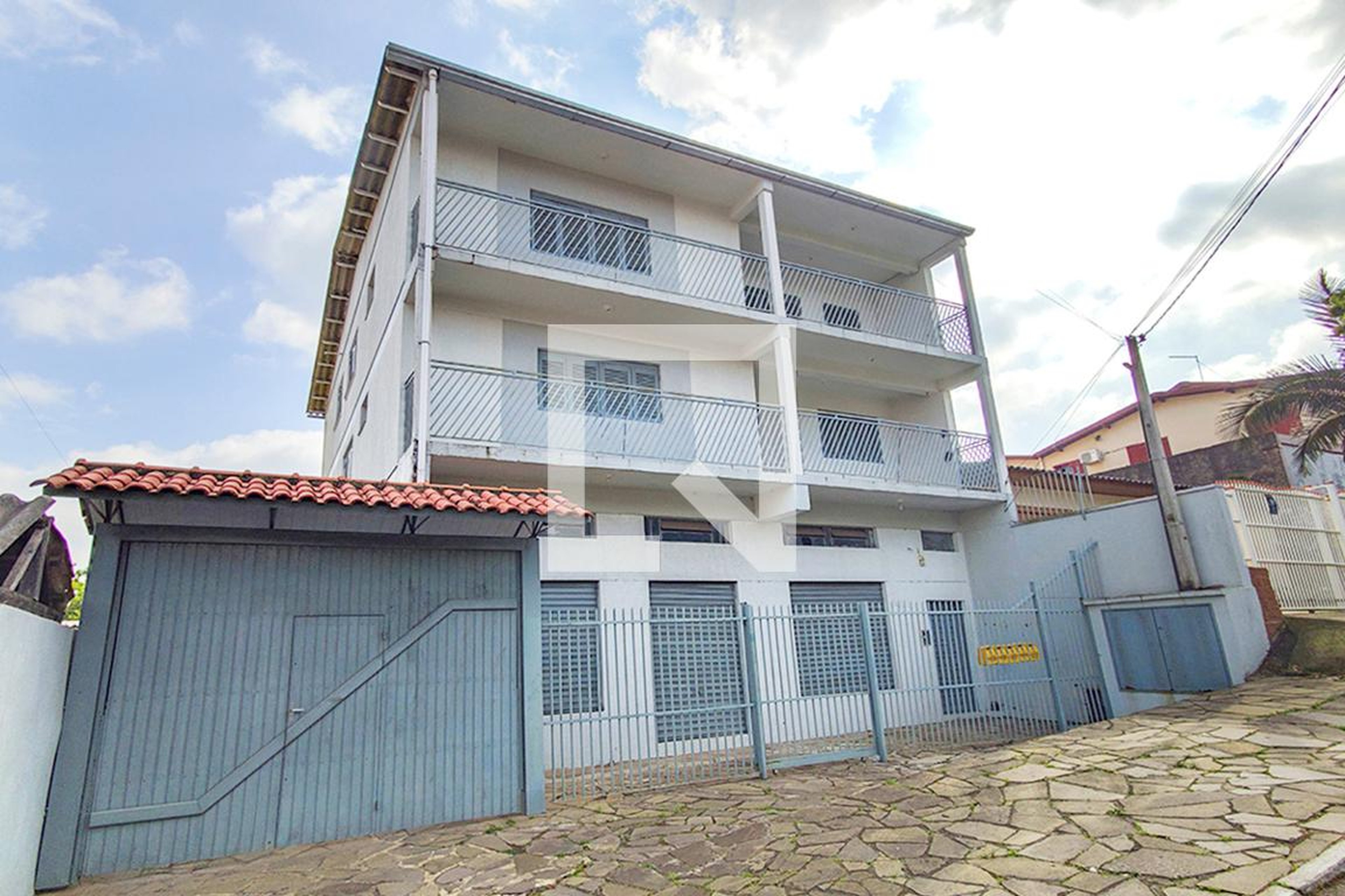 Fachada Condomínio em Rua Guilherme Muller, 345