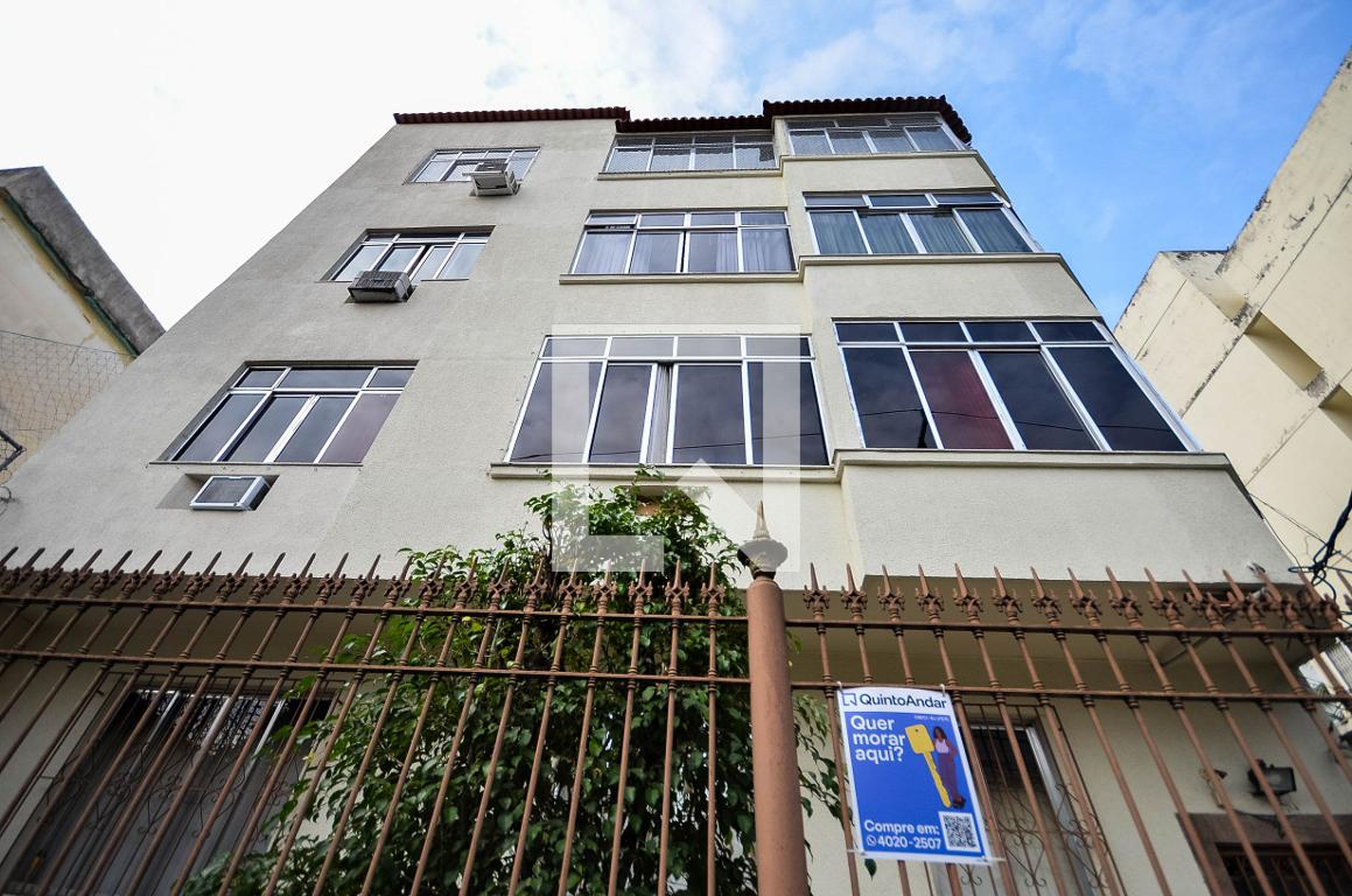 Fachada Condomínio em Rua Pinto Guedes, 21