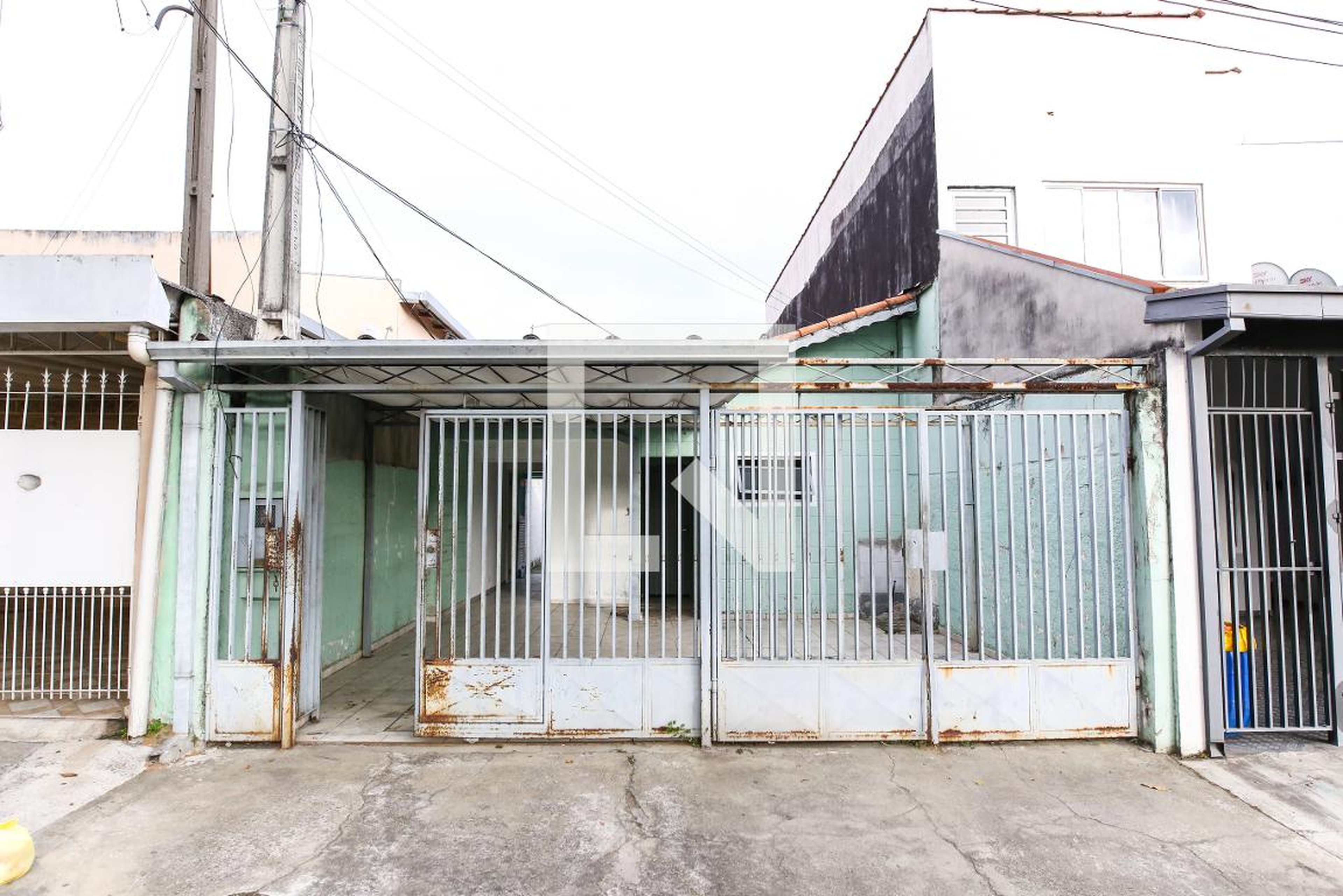 Fachada Condomínio em Rua Itabaiana, 448
